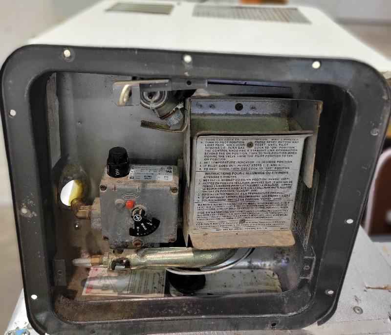 RV Propane Hot Water Heater 6 Gallon Suburban Sw6P