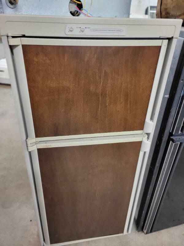RV Fridge Dometic Rm2652 Propane and Electric 6 Cubic