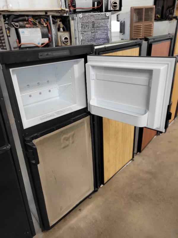 * Brand New RV Fridge Dometic Propane and Electric DM2652