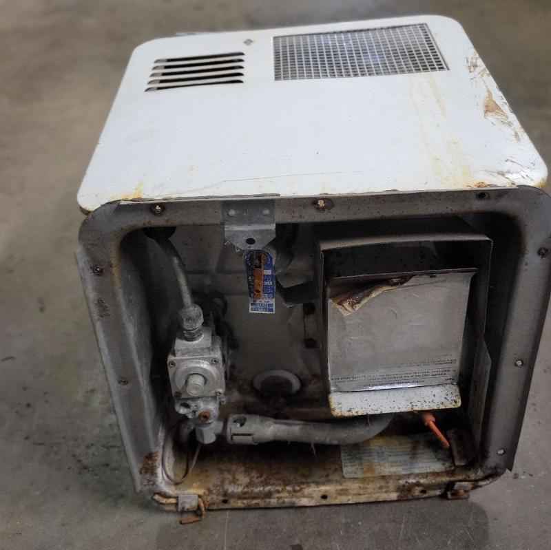 SUBURBAN 6 Gallon Hot Water Heater