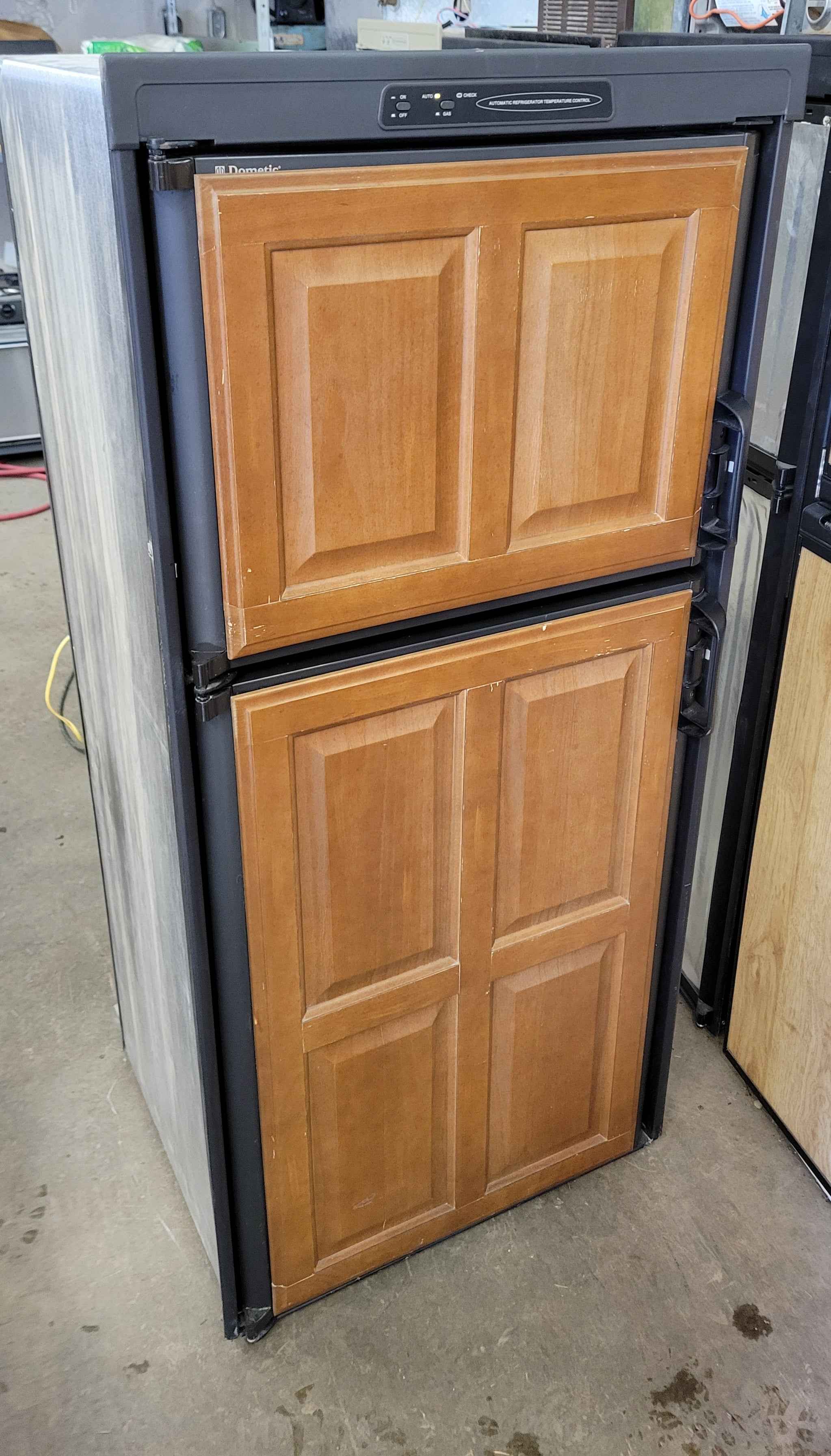 RV Propane and Electric Fridge DM2652 Dometic