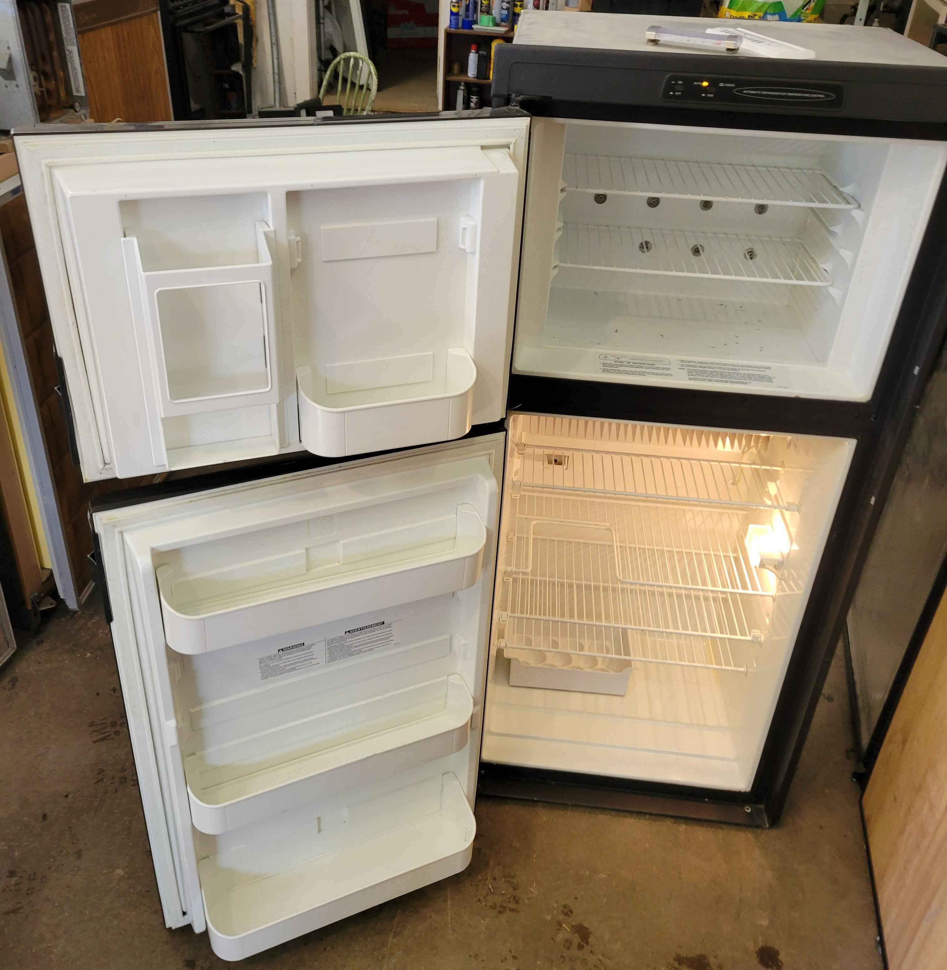 RV Propane and Electric Fridge DM2652 Dometic