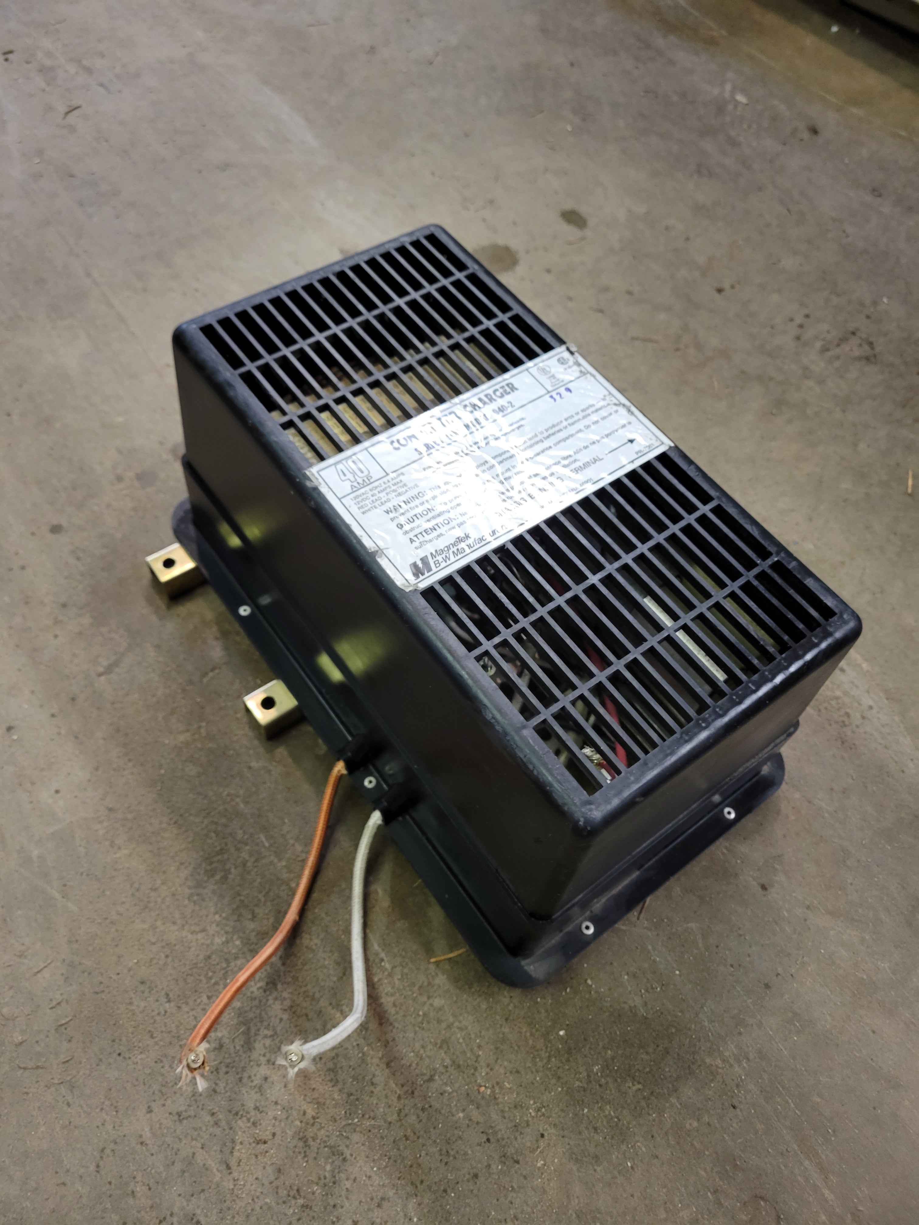 RV Converter Charger 40 amp Magnetek