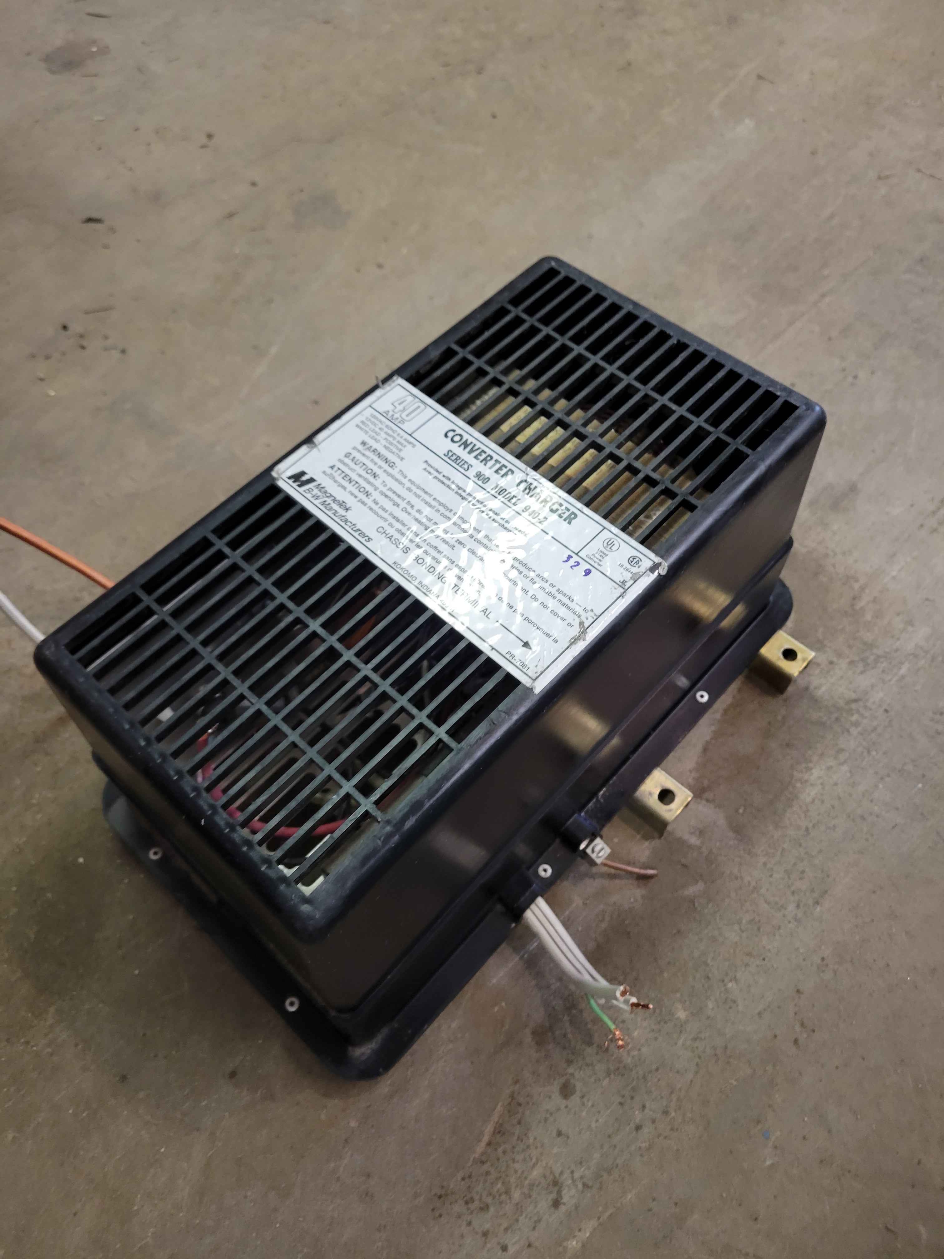 RV Converter Charger 40 amp Magnetek