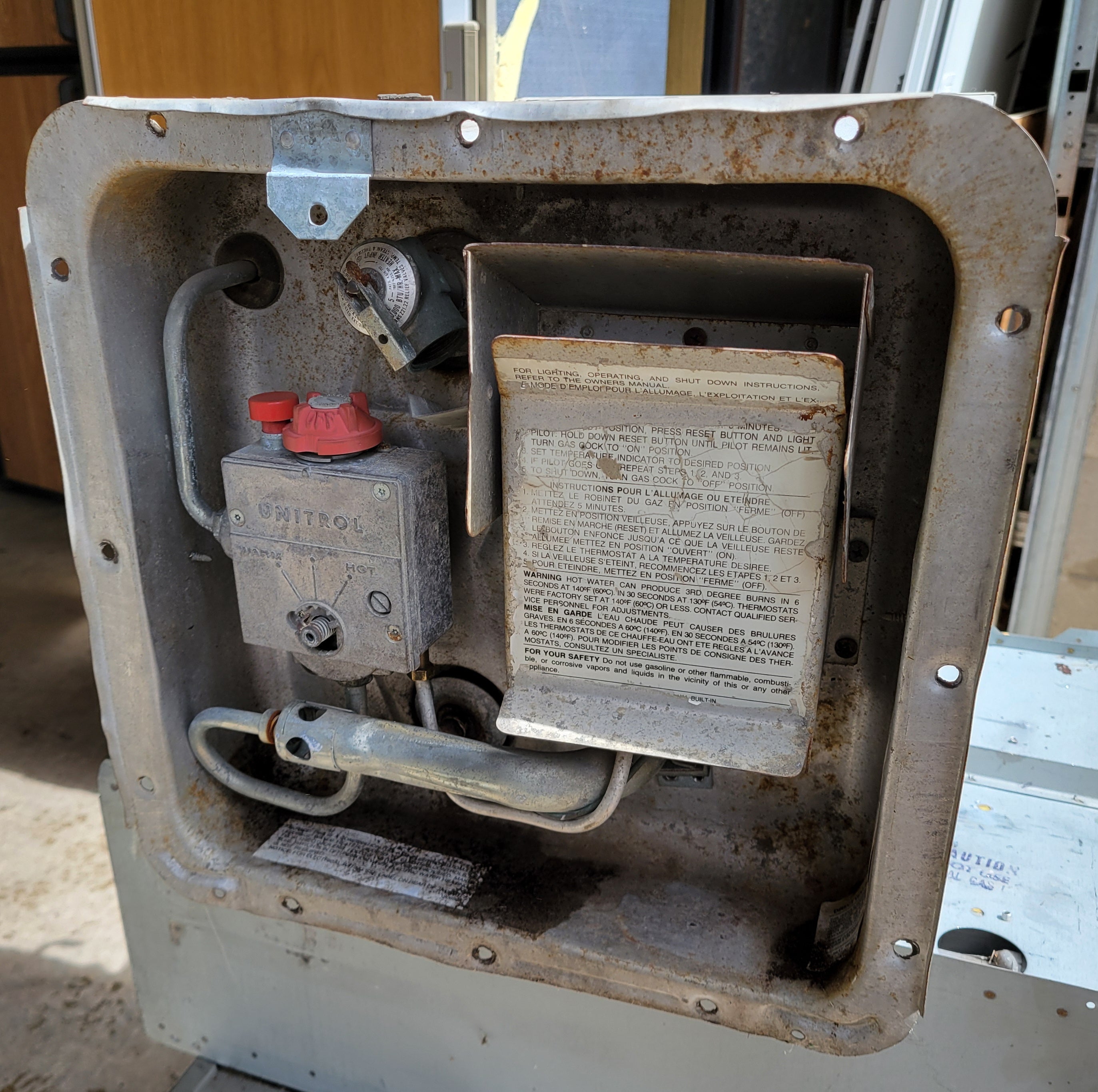 Chauffe-eau au propane et 110 V pour camping-car