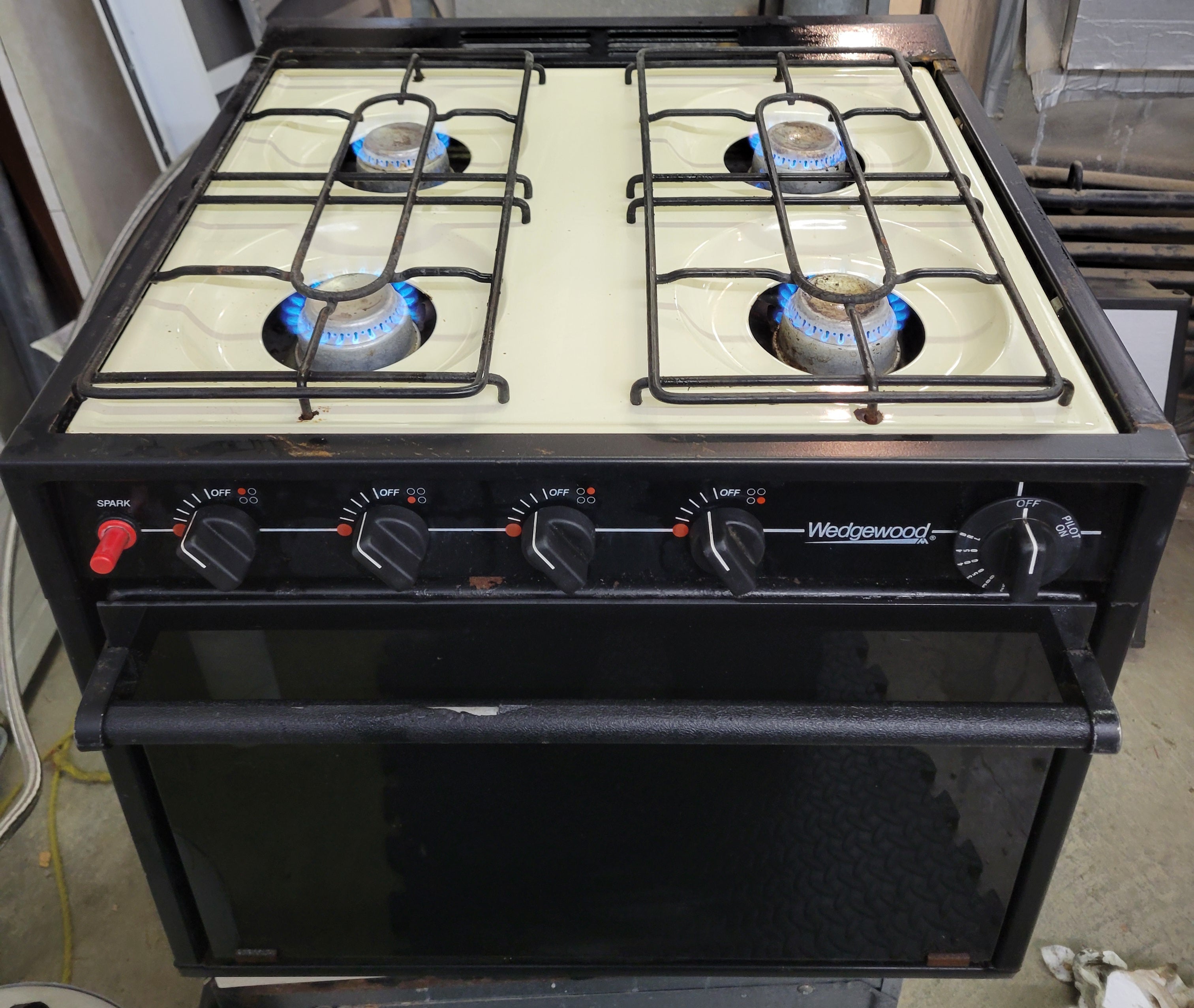 RV RANGE / STOVE 4 Burner Wedgewood Propane