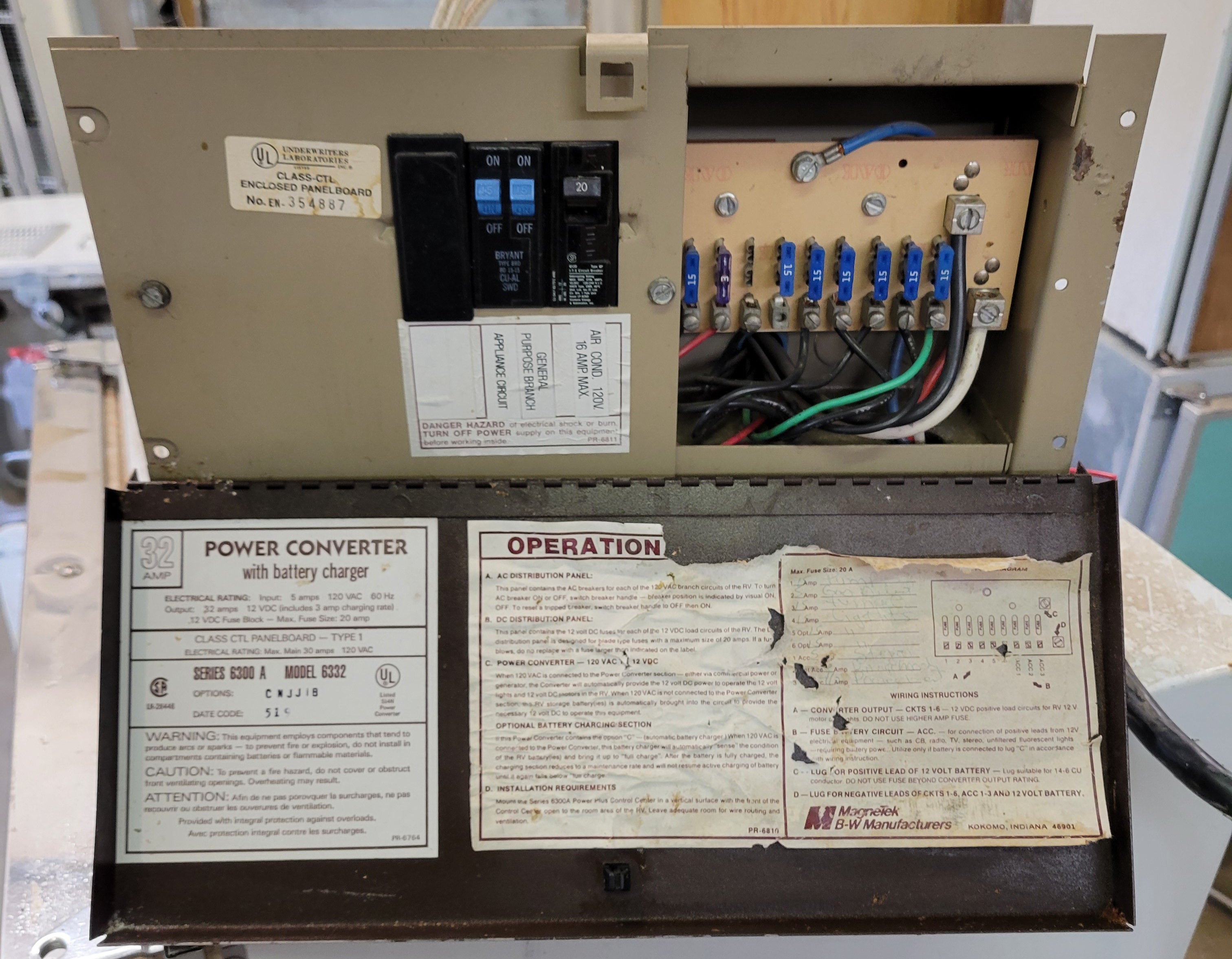 RV Power Converter 32 Amp Magnetek