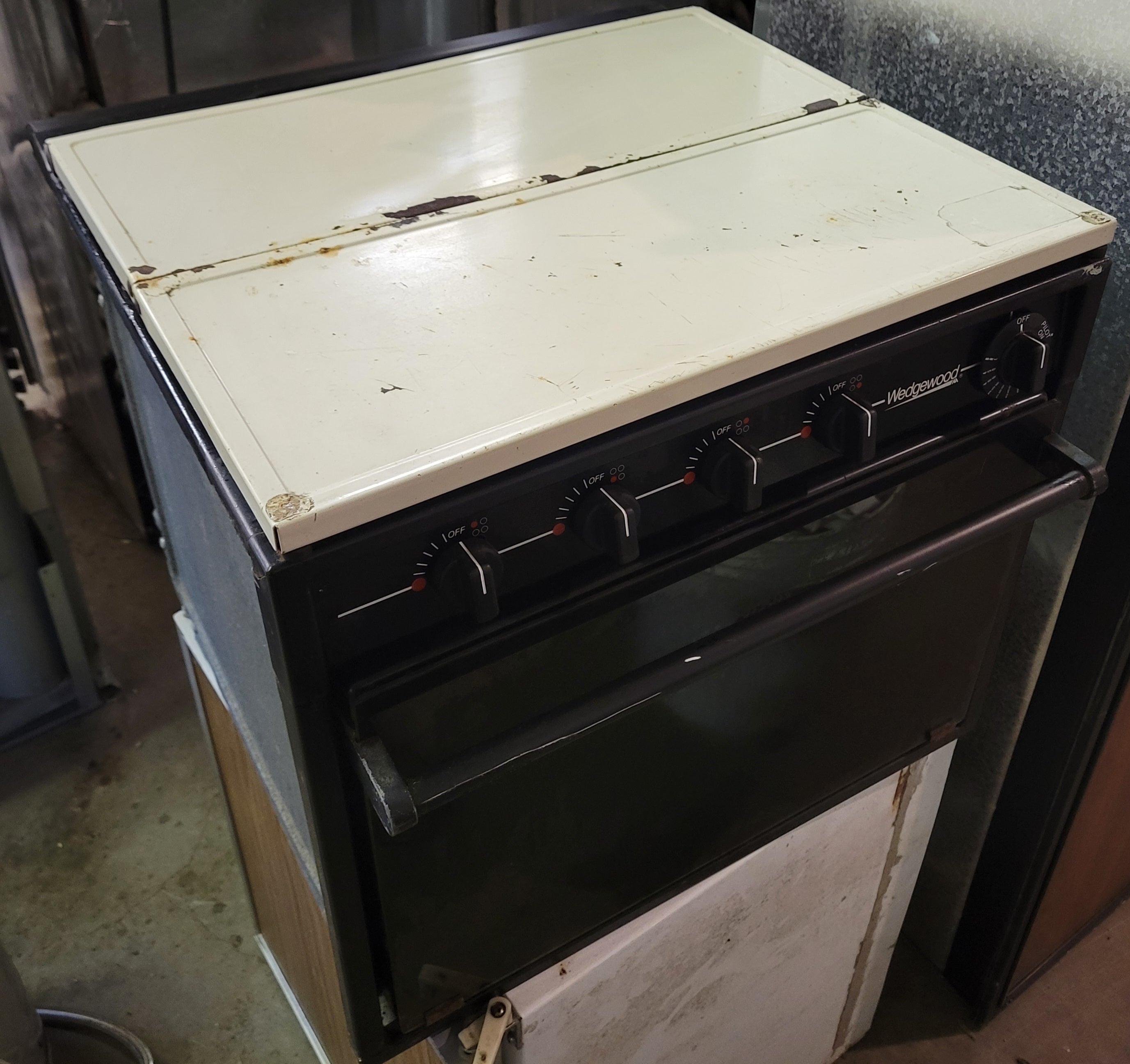 RV RANGE / STOVE 4 Burner Wedgewood Propane