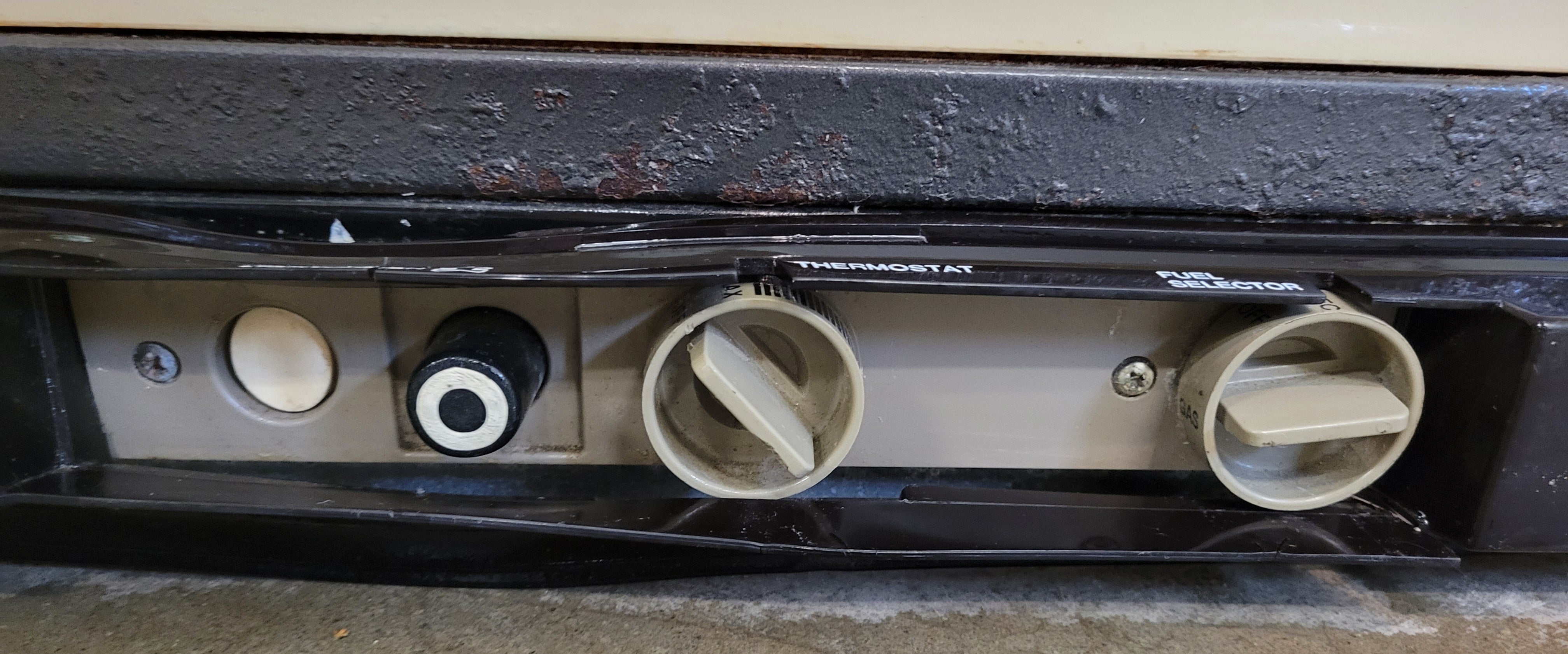 Dometic 3 Way Fridge RM2500 Propane 12v & 110v - Used RV Parts