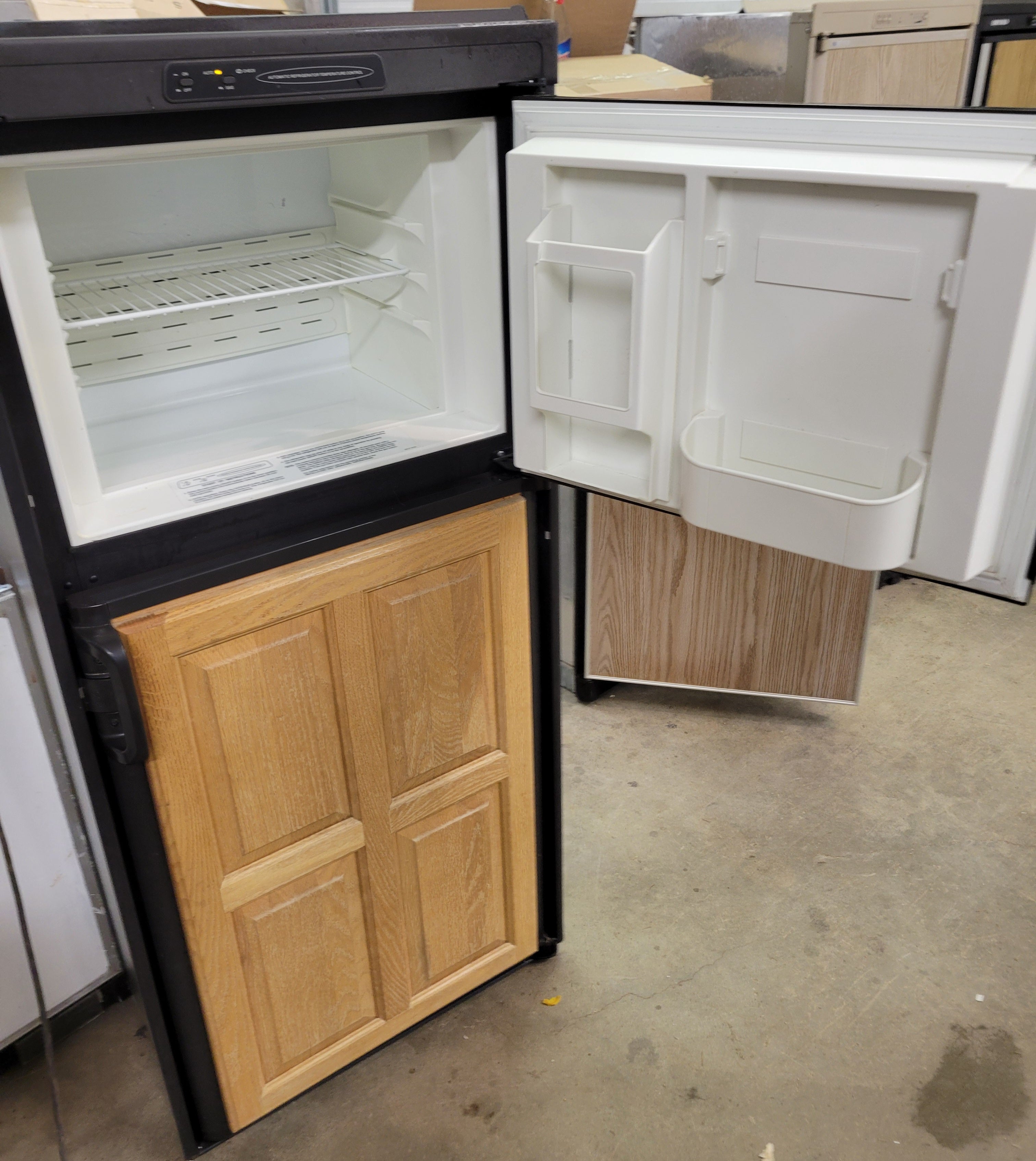 Refrigerador Dometic RM2652 de propano y eléctrico para autocaravana