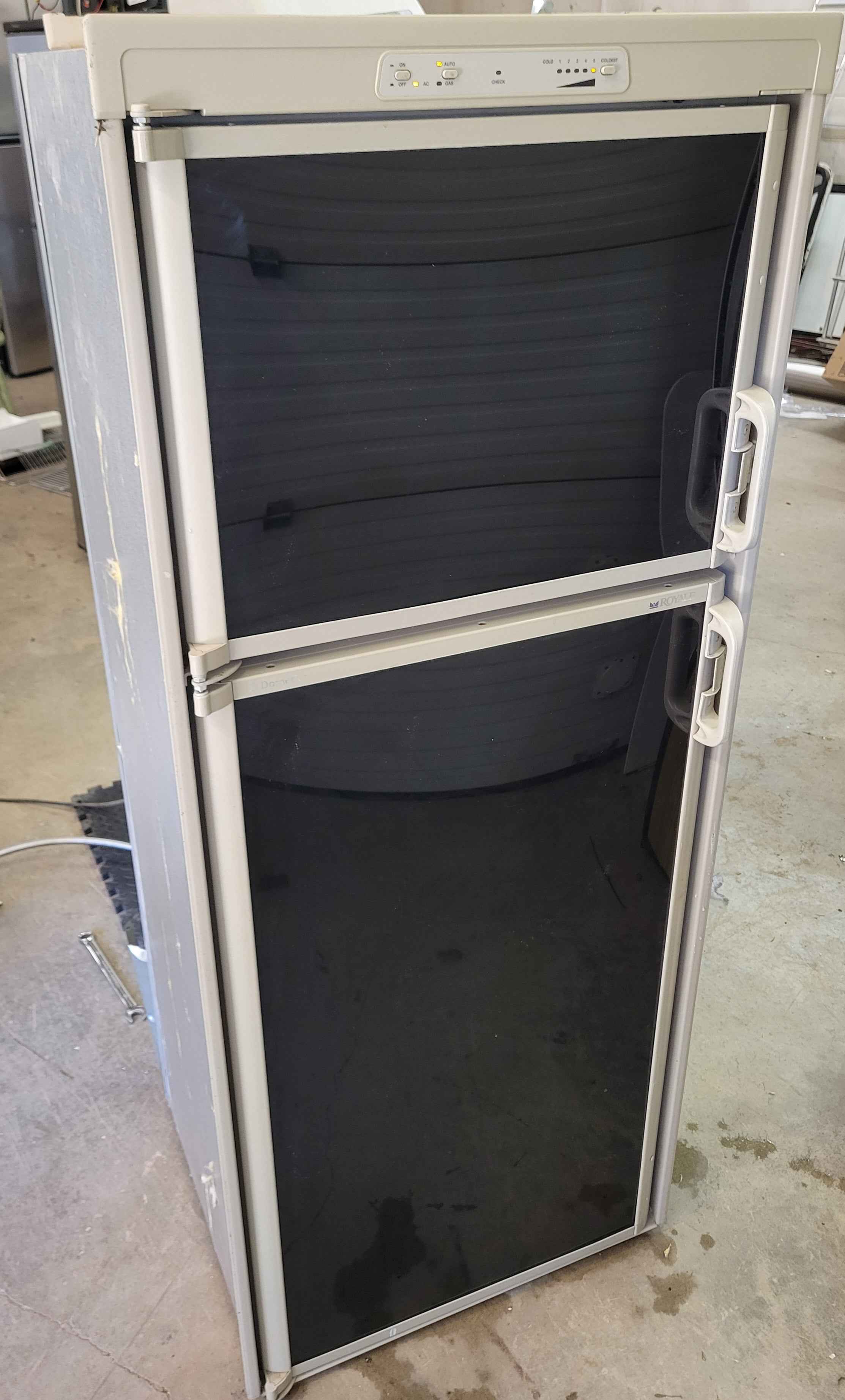 Dometic RM3862 – 8 cu. ft. RV Refrigerator (Propane & Electric)