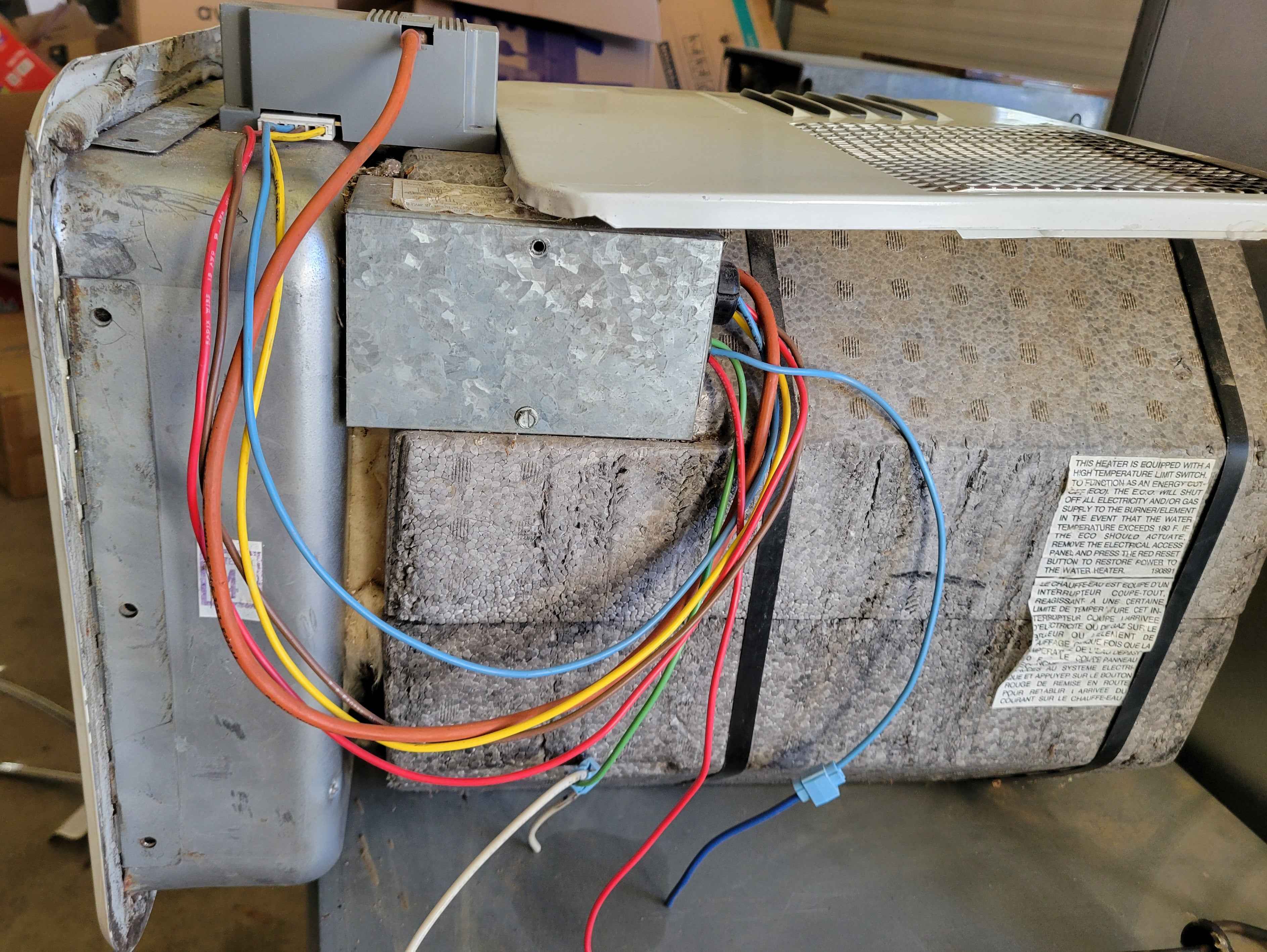 Suburban SW6DE – 6 Gallon RV Hot Water Heater (Propane & Electric)