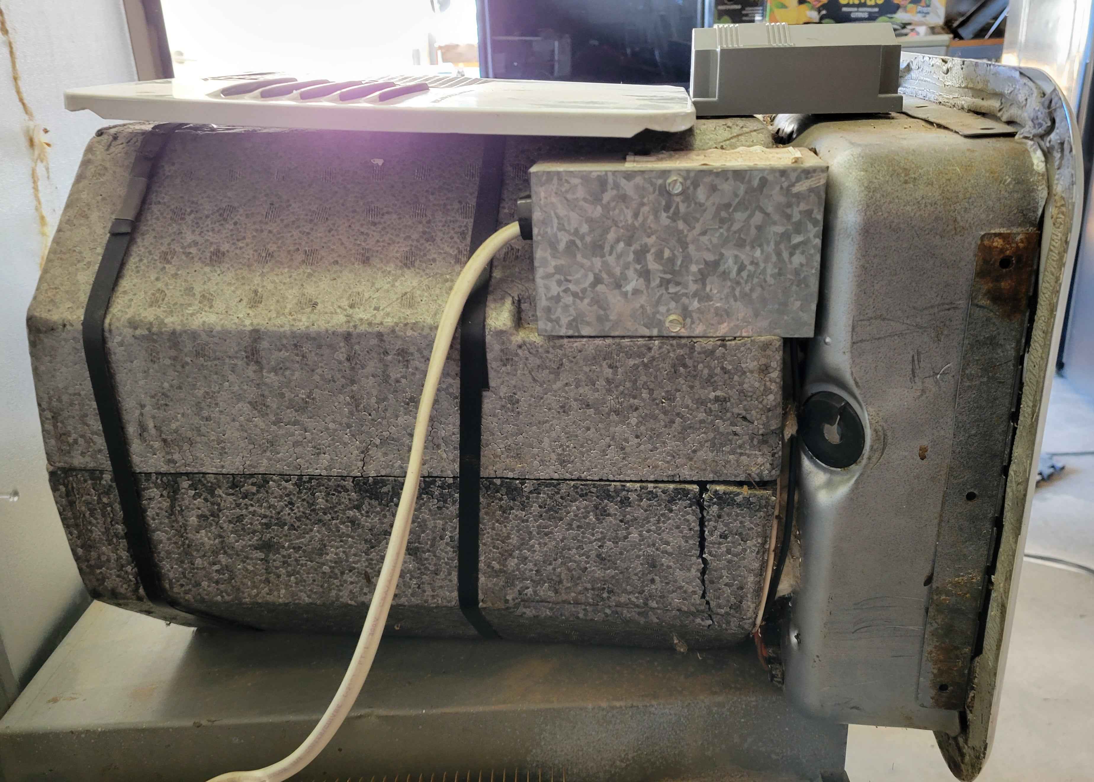 Suburban SW6DE – 6 Gallon RV Hot Water Heater (Propane & Electric)