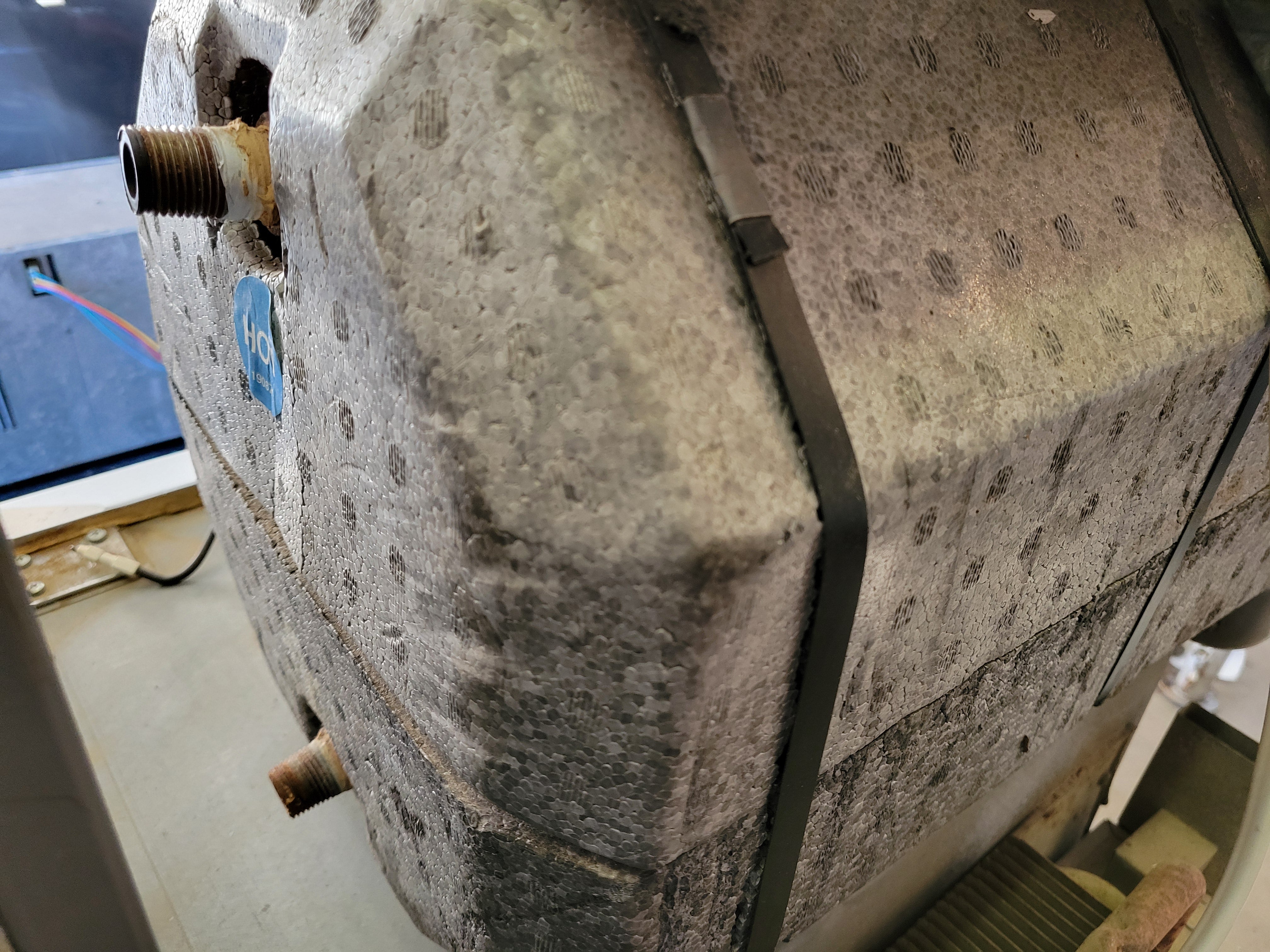 Suburban SW6DE – 6 Gallon RV Hot Water Heater (Propane & Electric) - Used RV Parts