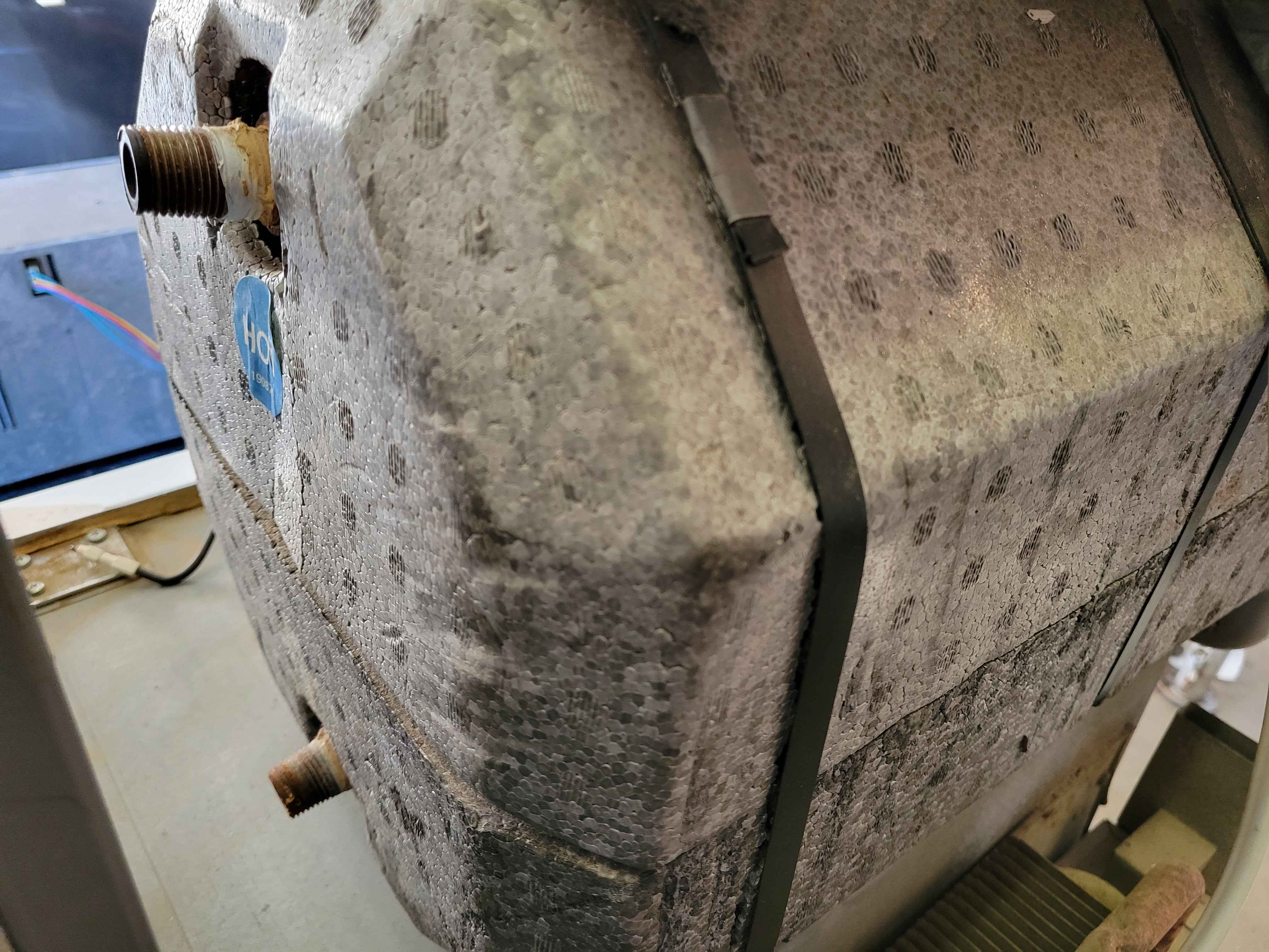 Suburban SW6DE – 6 Gallon RV Hot Water Heater (Propane & Electric)