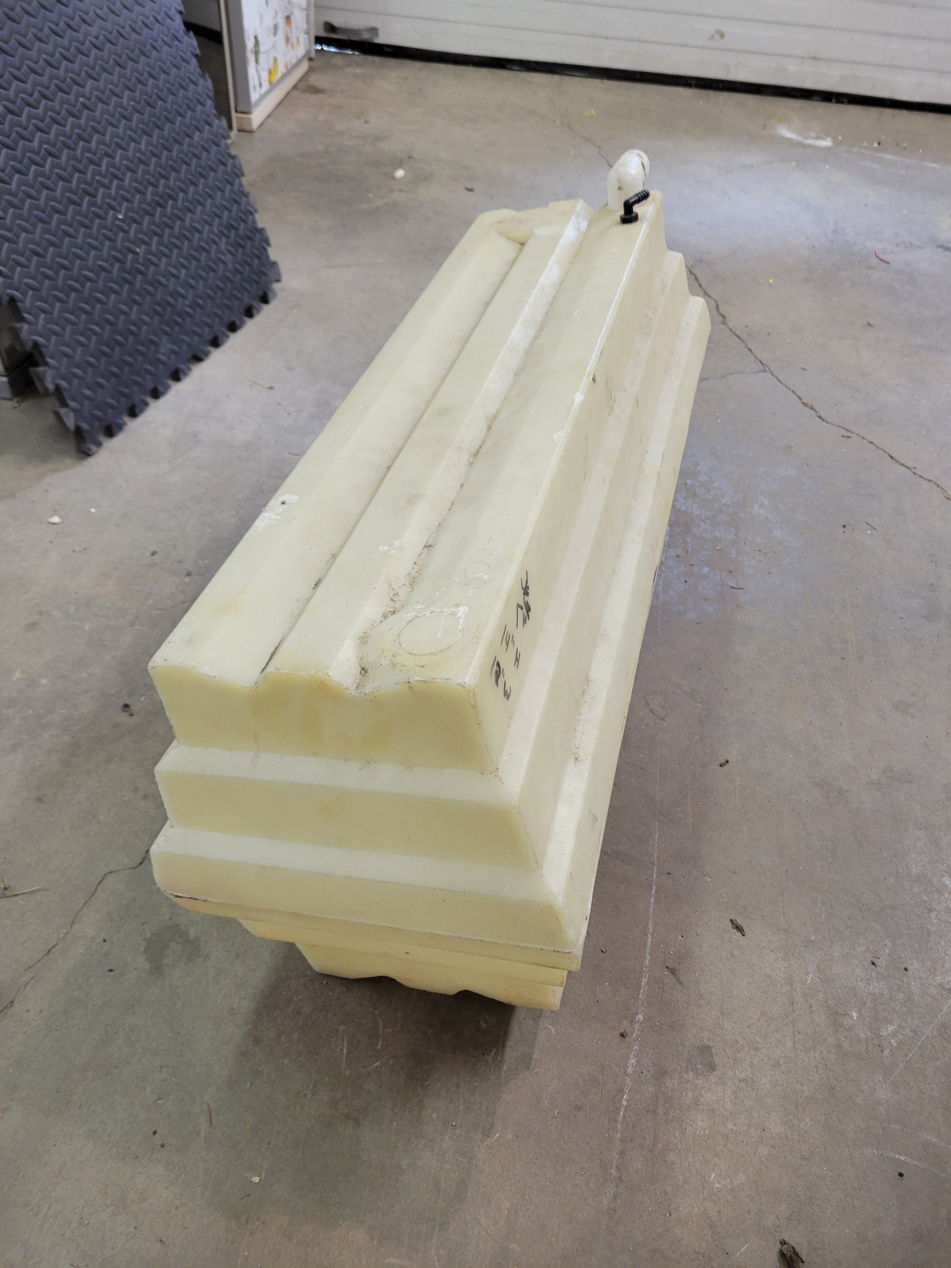 RV Fresh Water Tank 25 Gallon - Used RV Parts