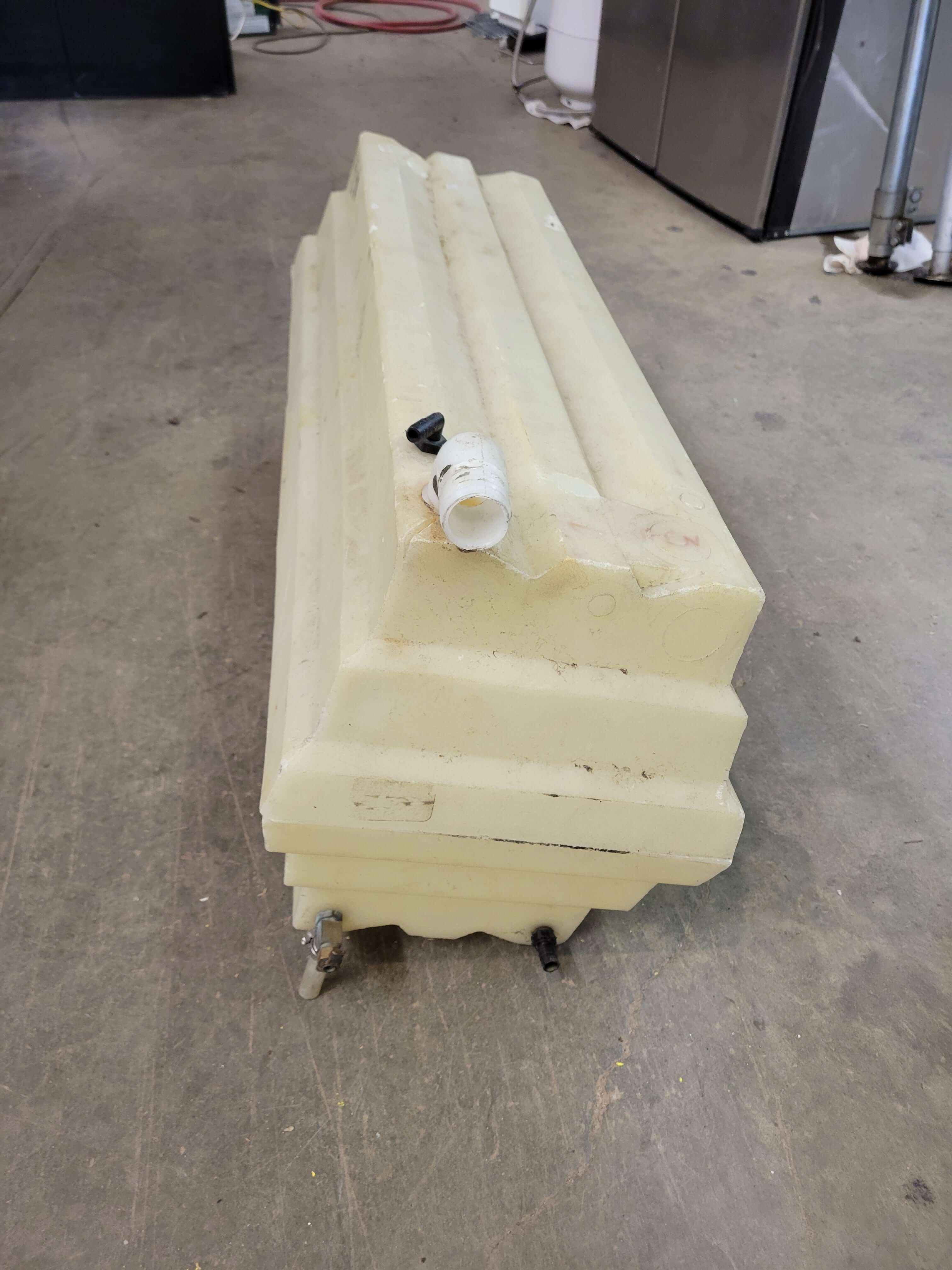 RV Fresh Water Tank 25 Gallon - Used RV Parts