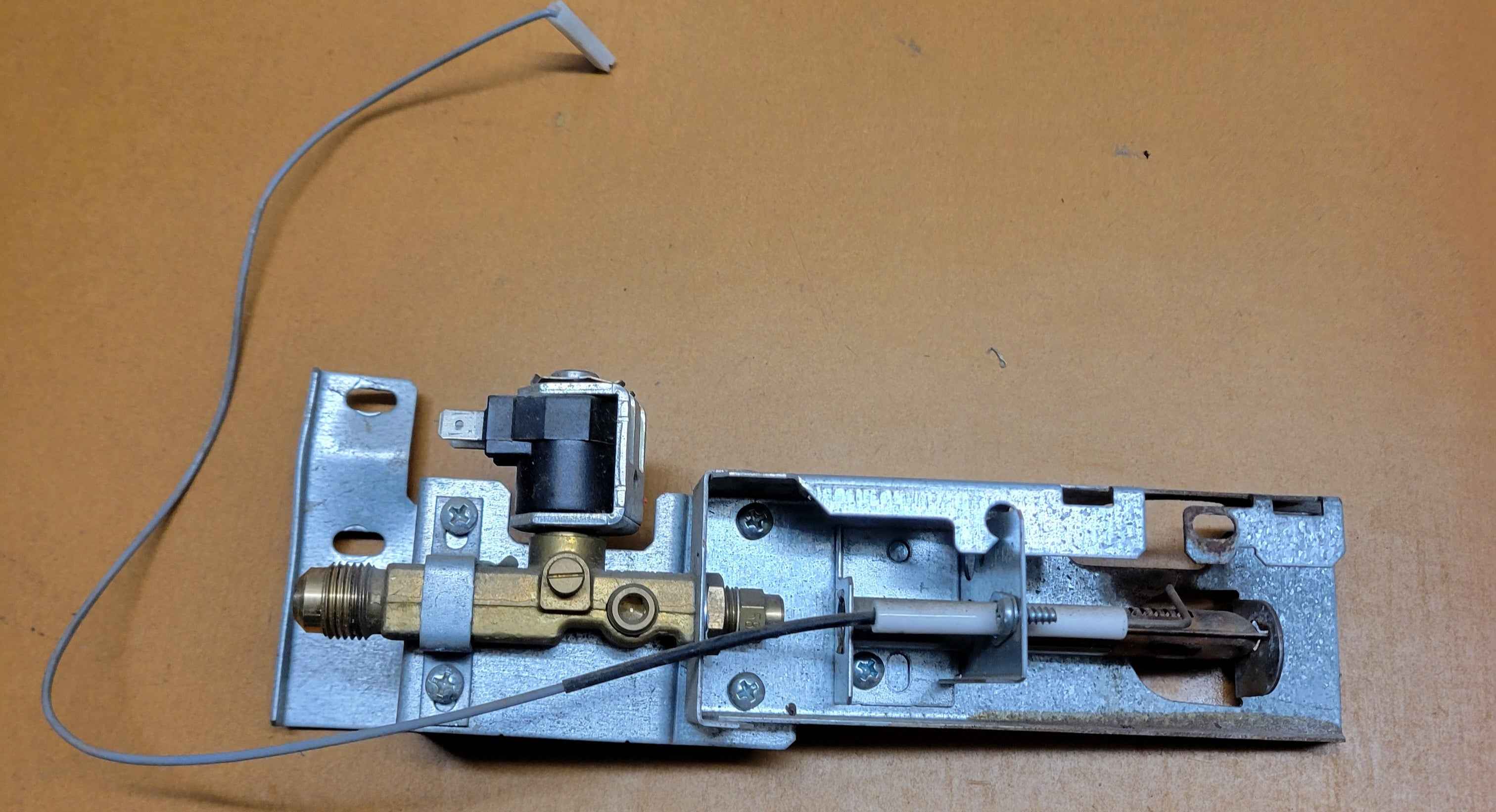 Dometic RM3762 Gas Valve Assembly – 2932615012