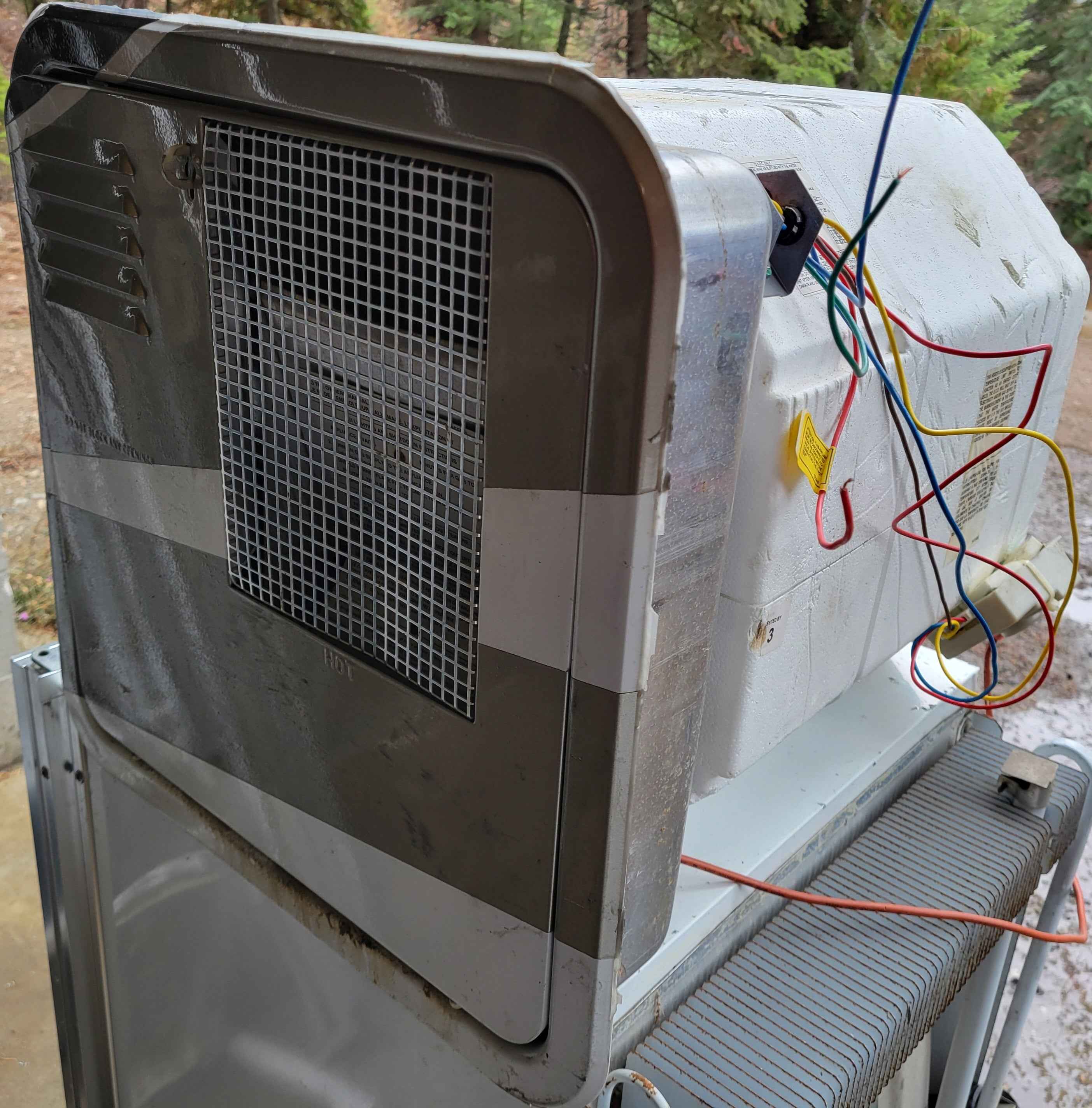 Suburban 12 Gallon RV Hot Water Heater SW12DE – Propane and Electric