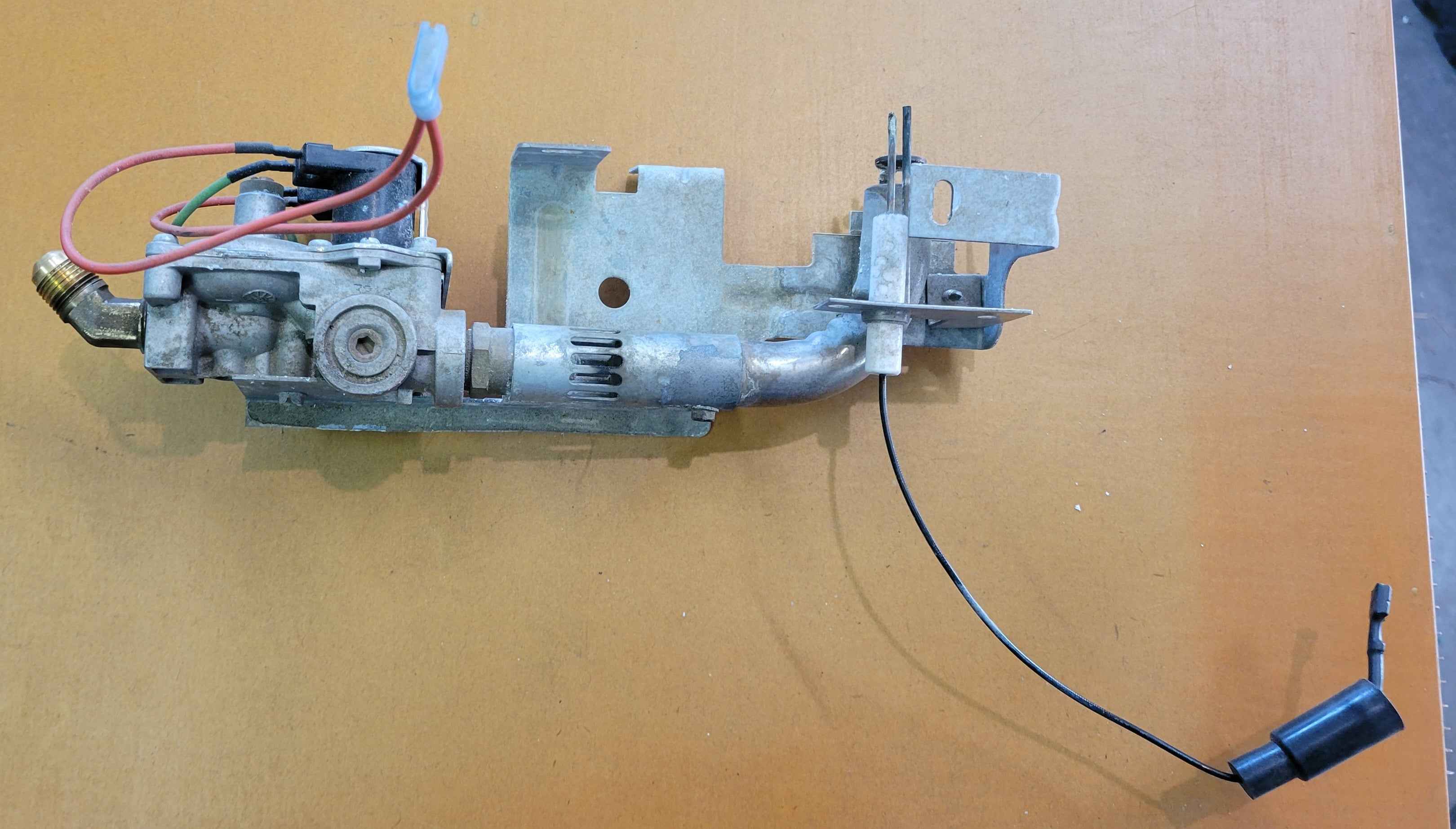 Atwood Gas Valve Burner Assembly with Electrode – 93322 GE16 EXT SP