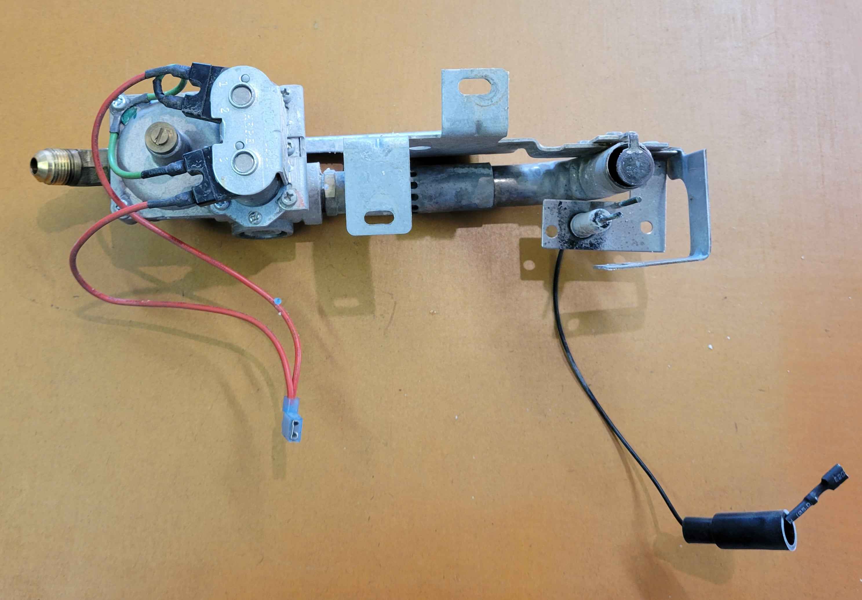 Atwood Gas Valve Burner Assembly with Electrode – 93322 GE16 EXT SP