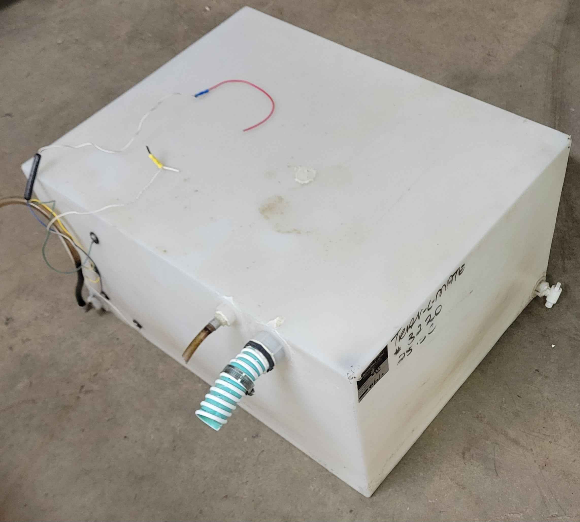 32 Gallon RV Fresh Water Holding Tank – Used | 27" x 21" x 14"