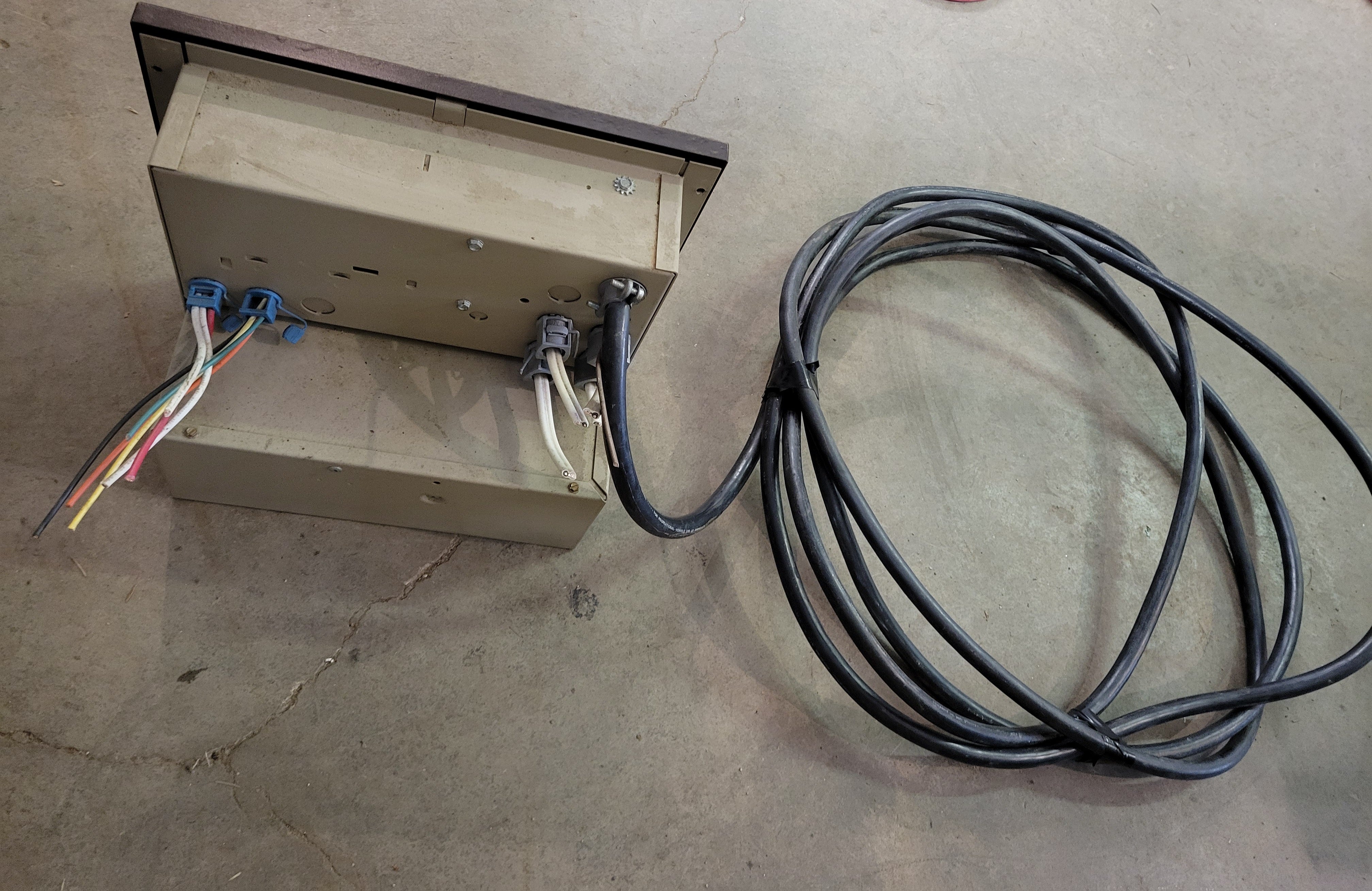 RV Converter 32 Amp Magnetek