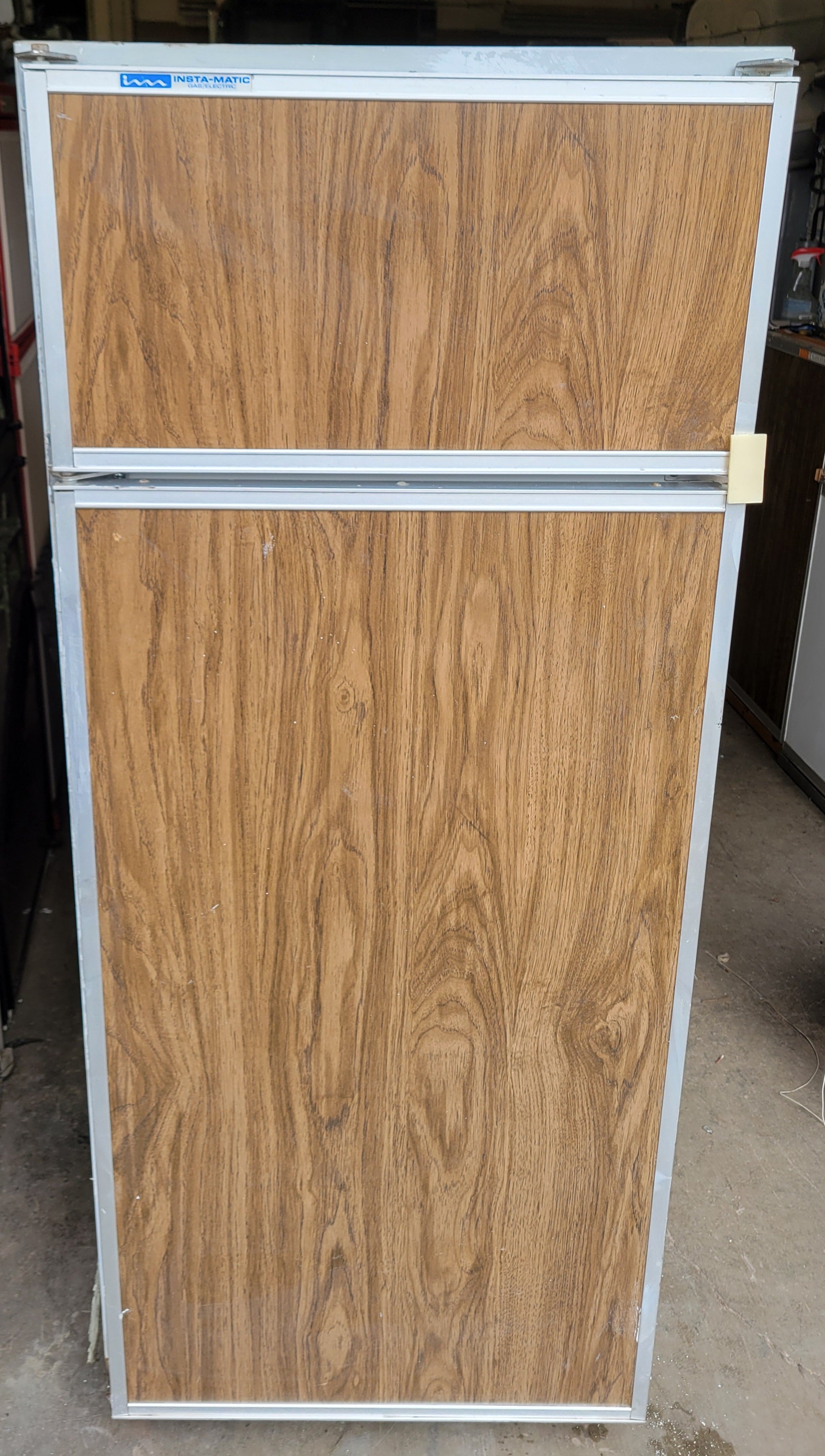 Tedco RV Propane Electric Refrigerator – 2-Way RV Fridge LP Gas / 120v