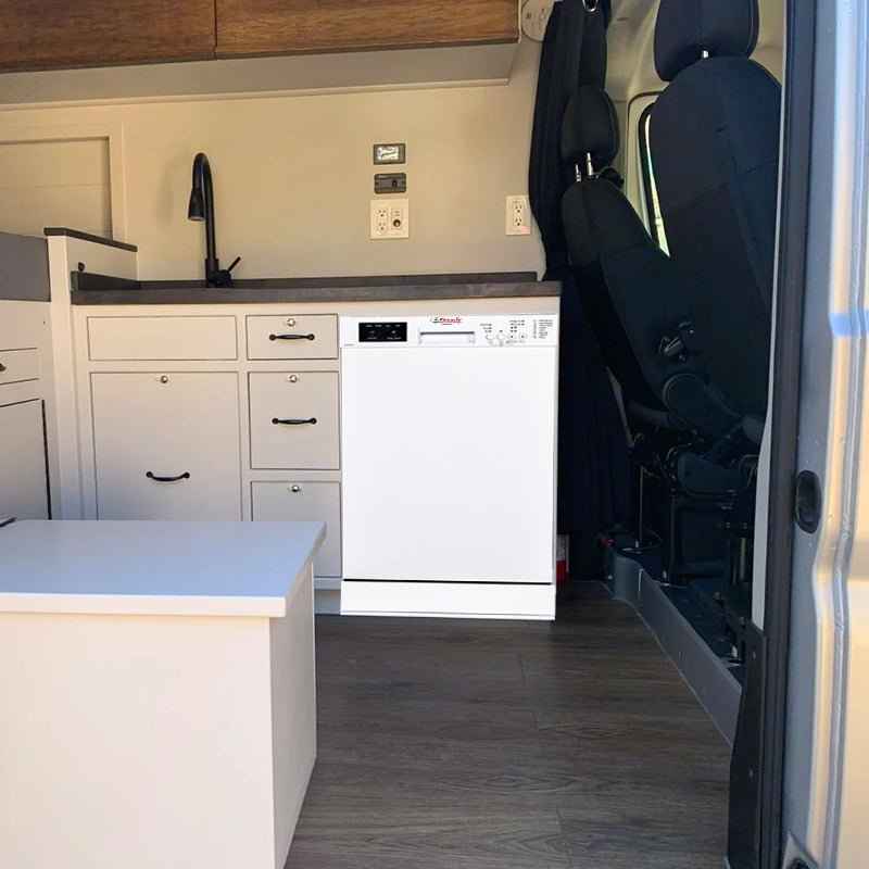 Pinnacle Built-In RV Dishwasher – 10 Place Settings, 8 Wash Cycles, WB 1840