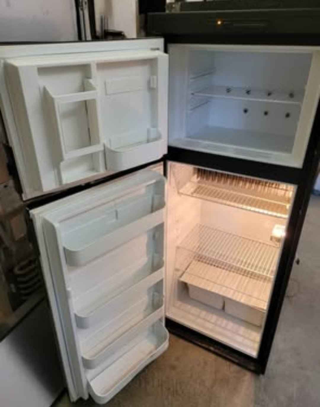 Dometic DM2852 RV Fridge Propane and Electric