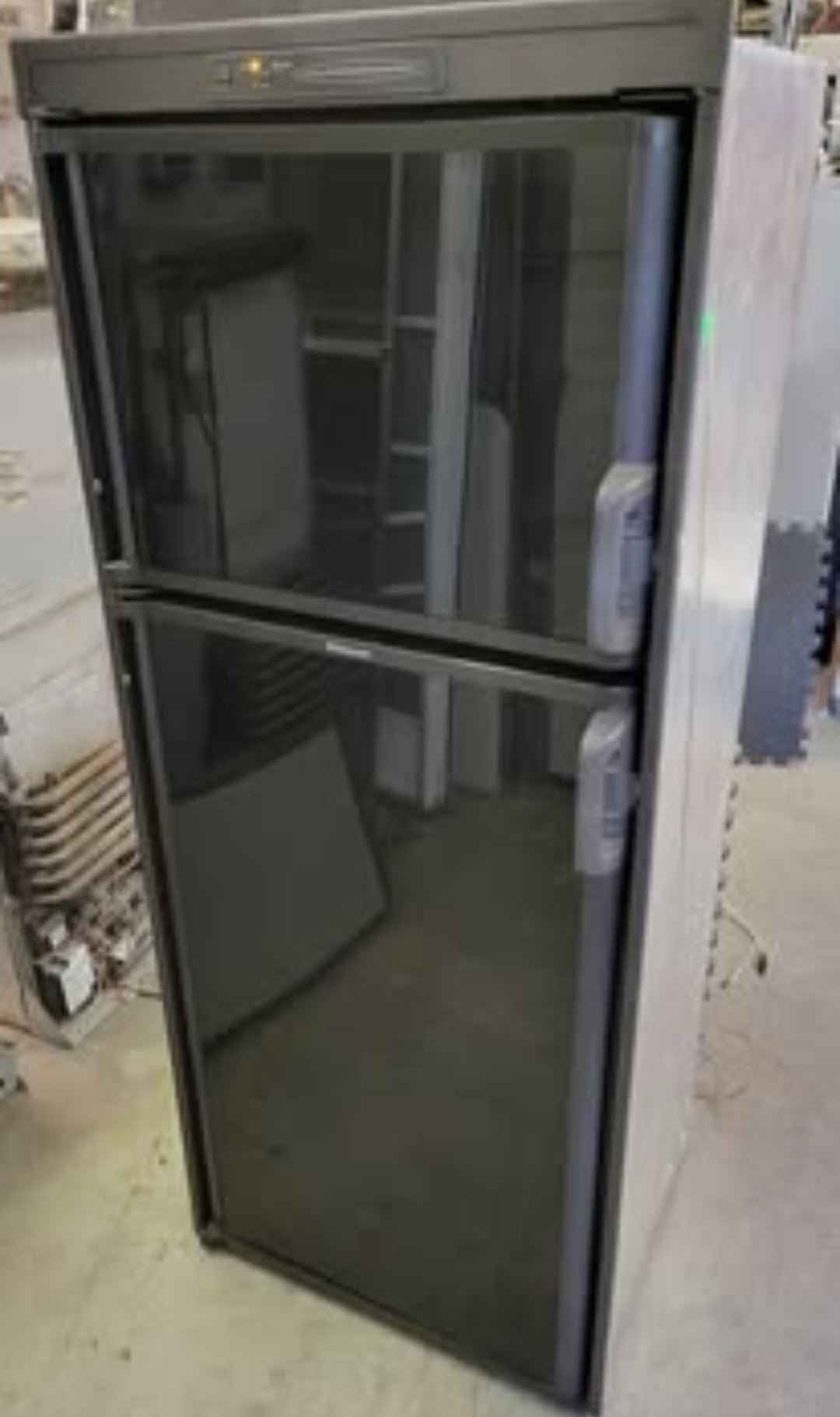 Dometic DM2852 RV Fridge Propane and Electric