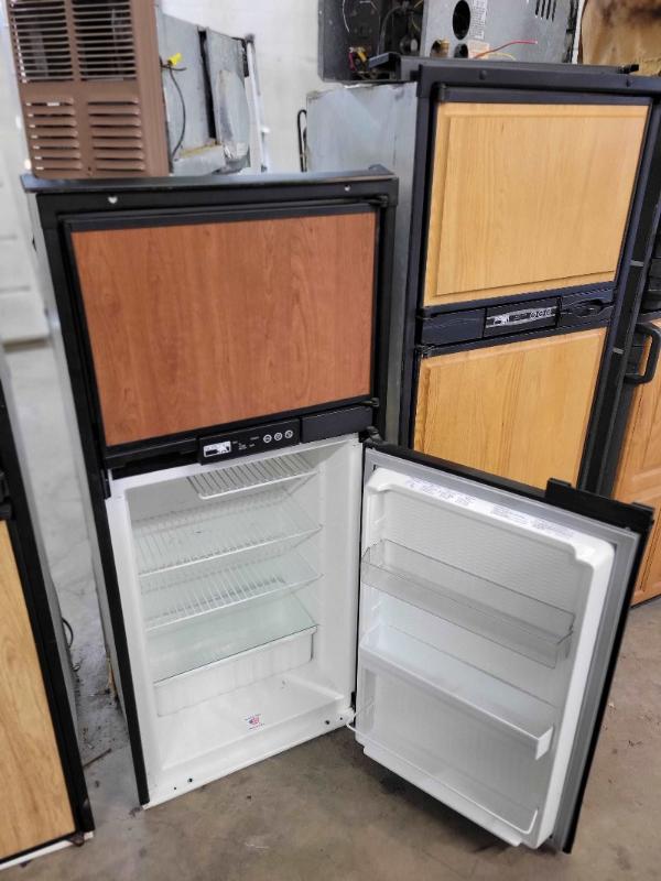 PROPANE Refrigerator & 110v Norcold 9162 6 cubic - Used RV Parts