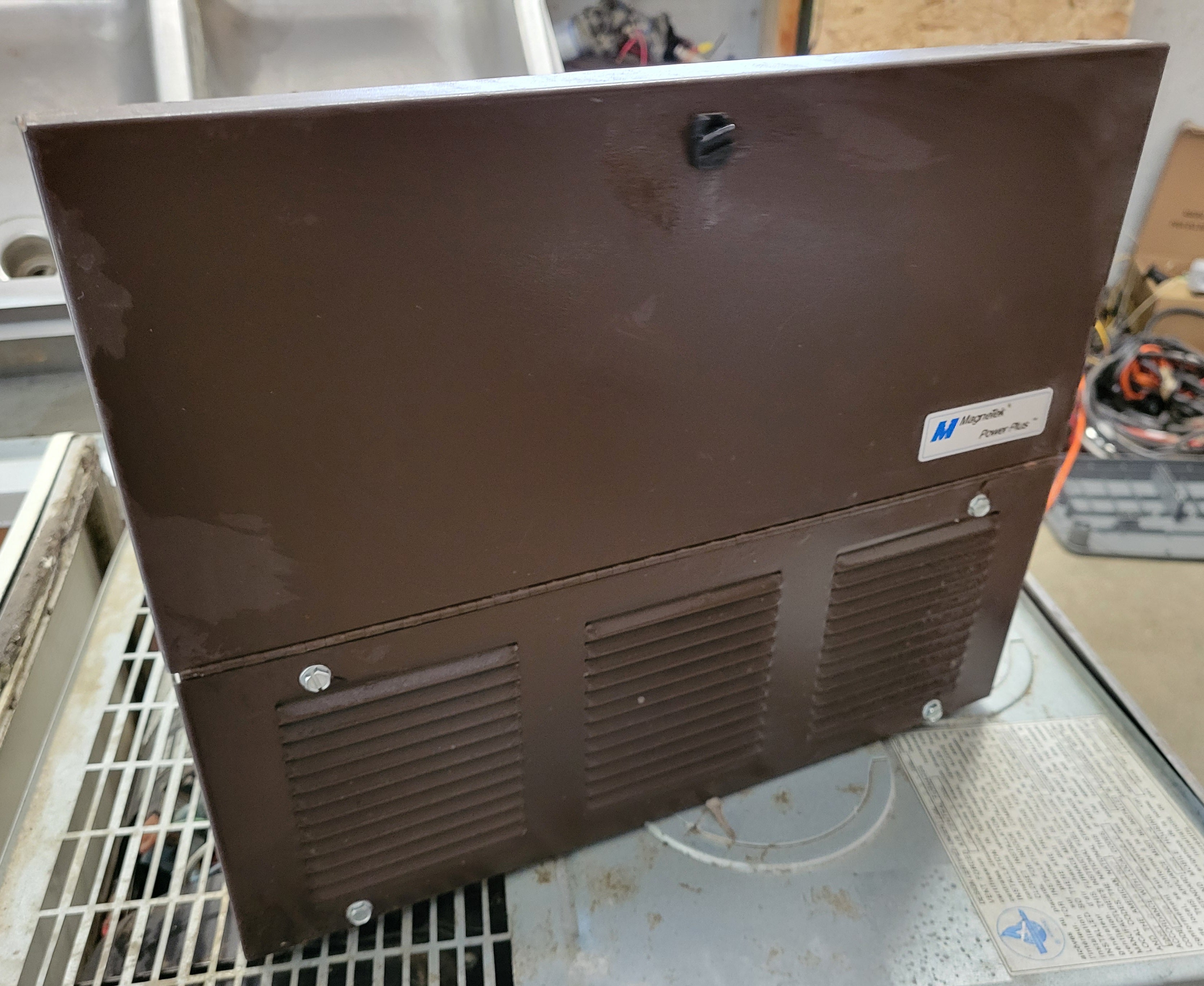 RV Converter 32 Amp Magnetek