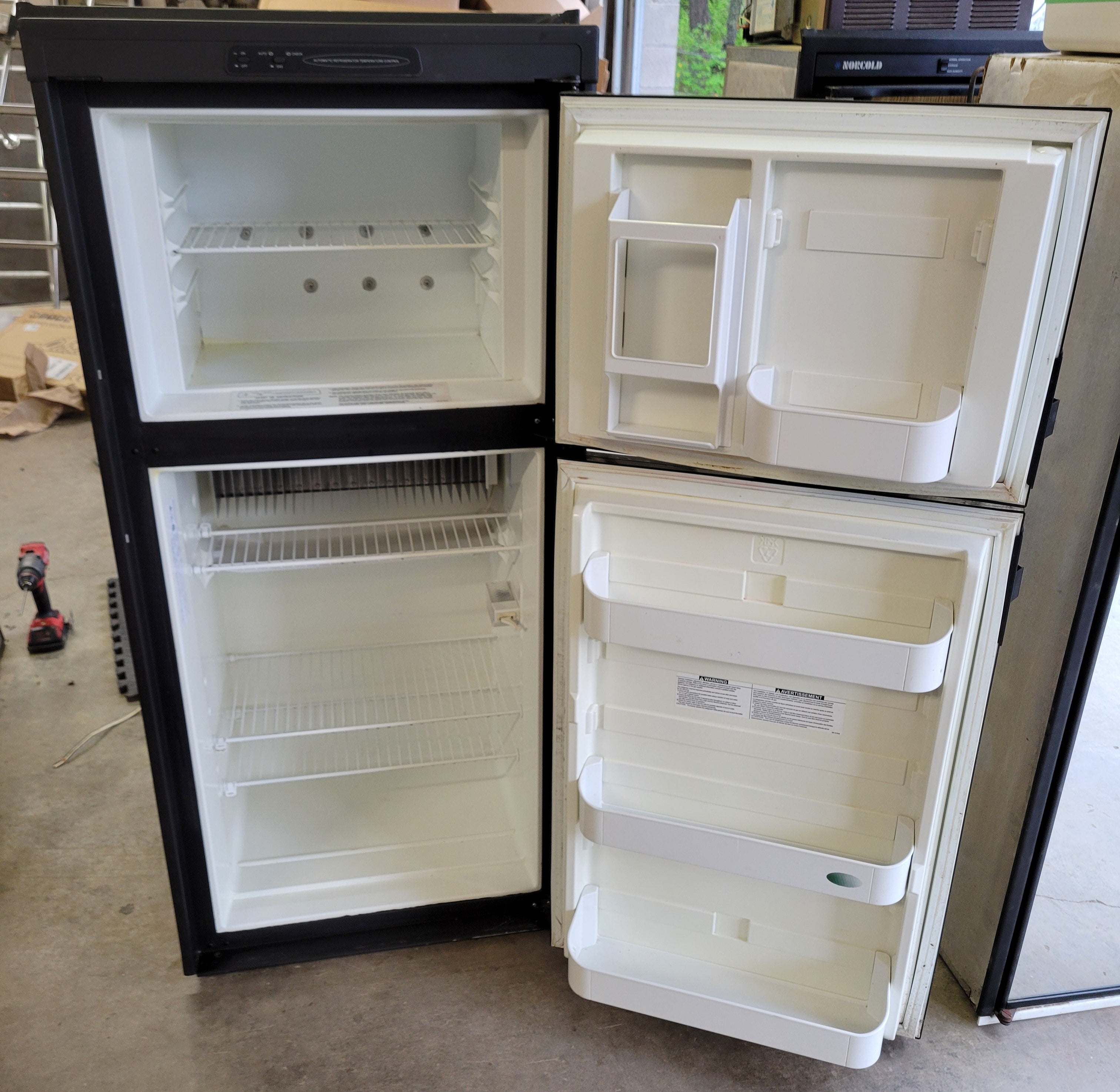 Réfrigérateur Dometic DM2652 pour camping-car, propane et électrique