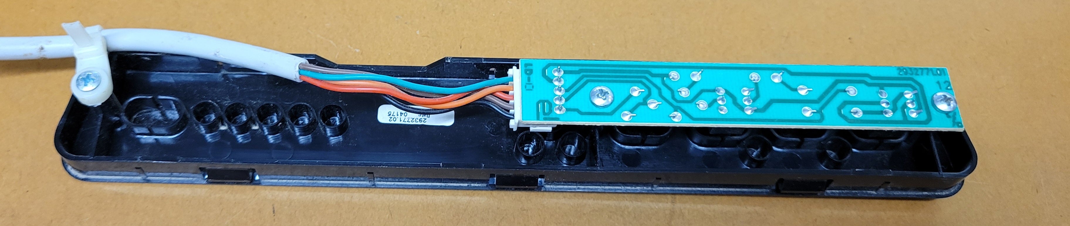 Placa de control de la ceja del refrigerador Dometic – 2932771.02 (Negro)