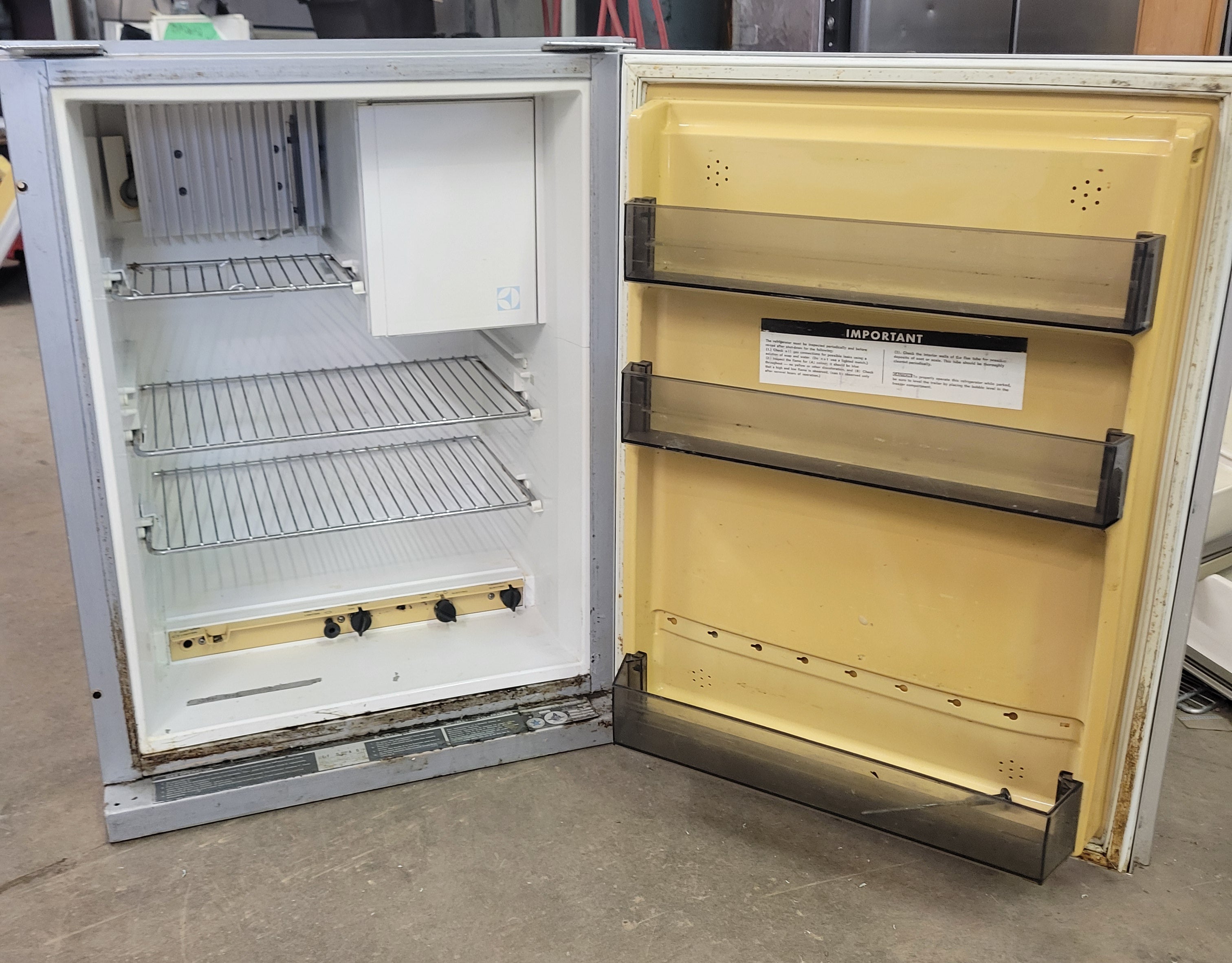 Réfrigérateur pour camping-car Dometic RM36 au propane et électrique