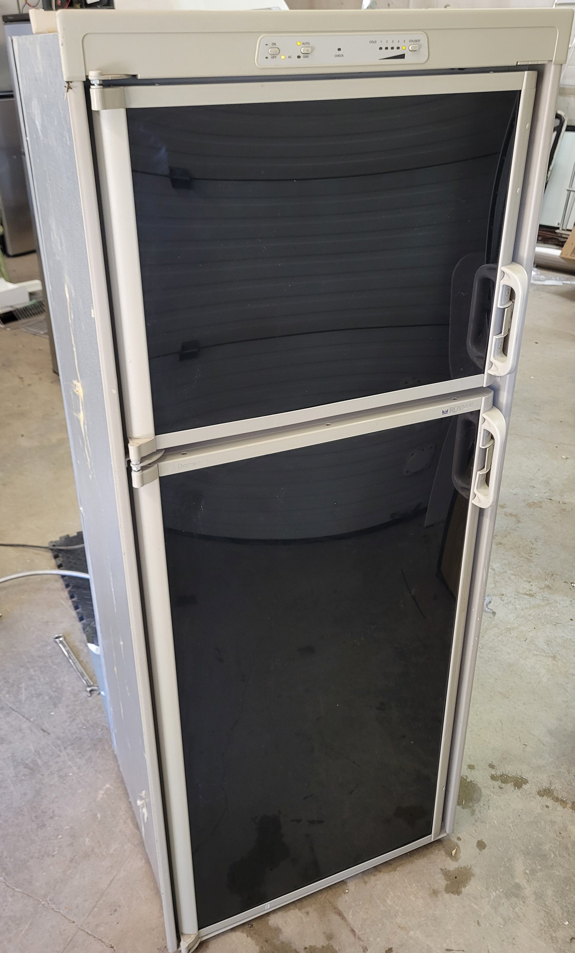 Dometic RM3862 – 8 cu. ft. RV Refrigerator (Propane & Electric)