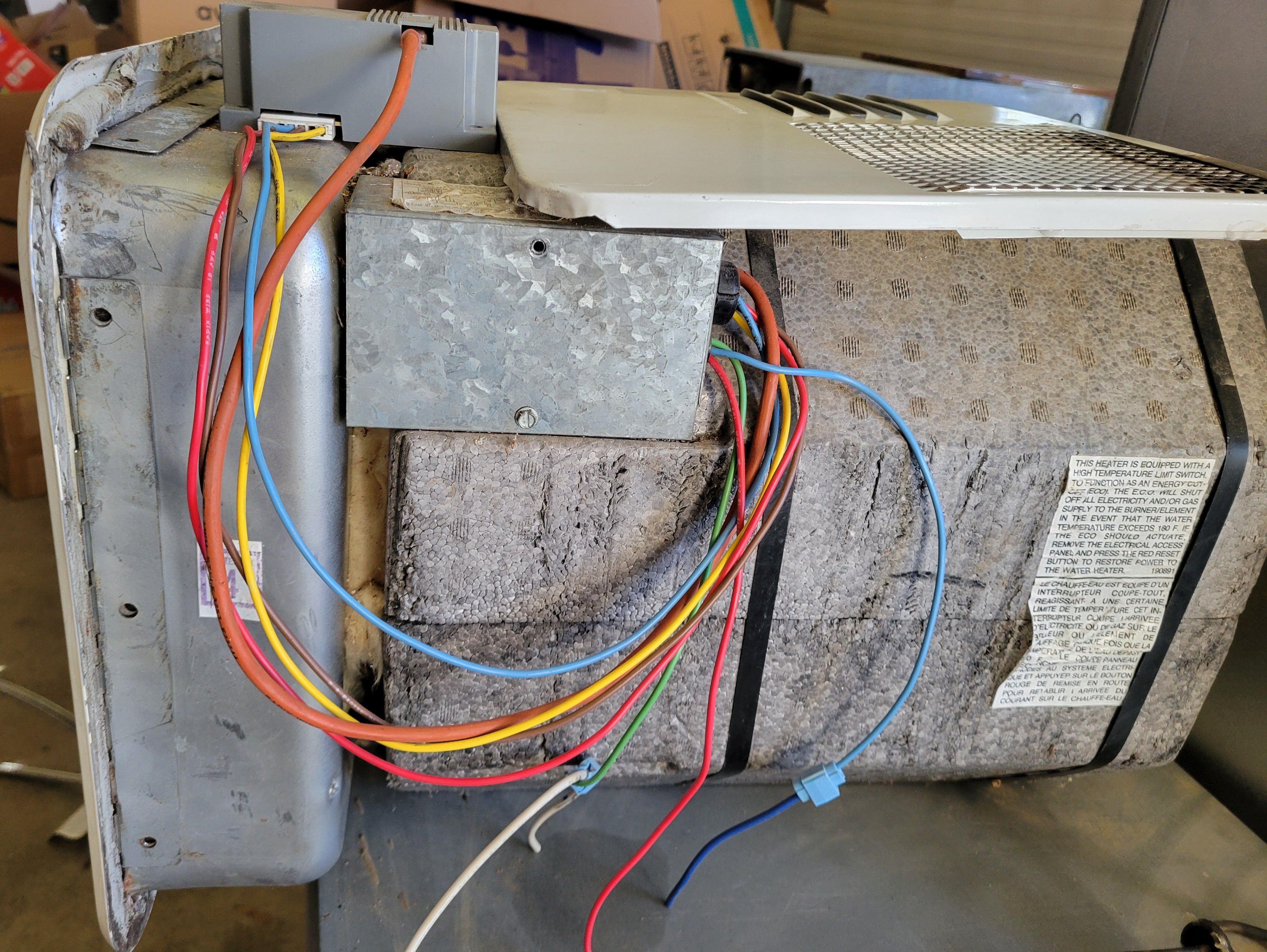 Suburban SW6DE – 6 Gallon RV Hot Water Heater (Propane & Electric) - Used RV Parts