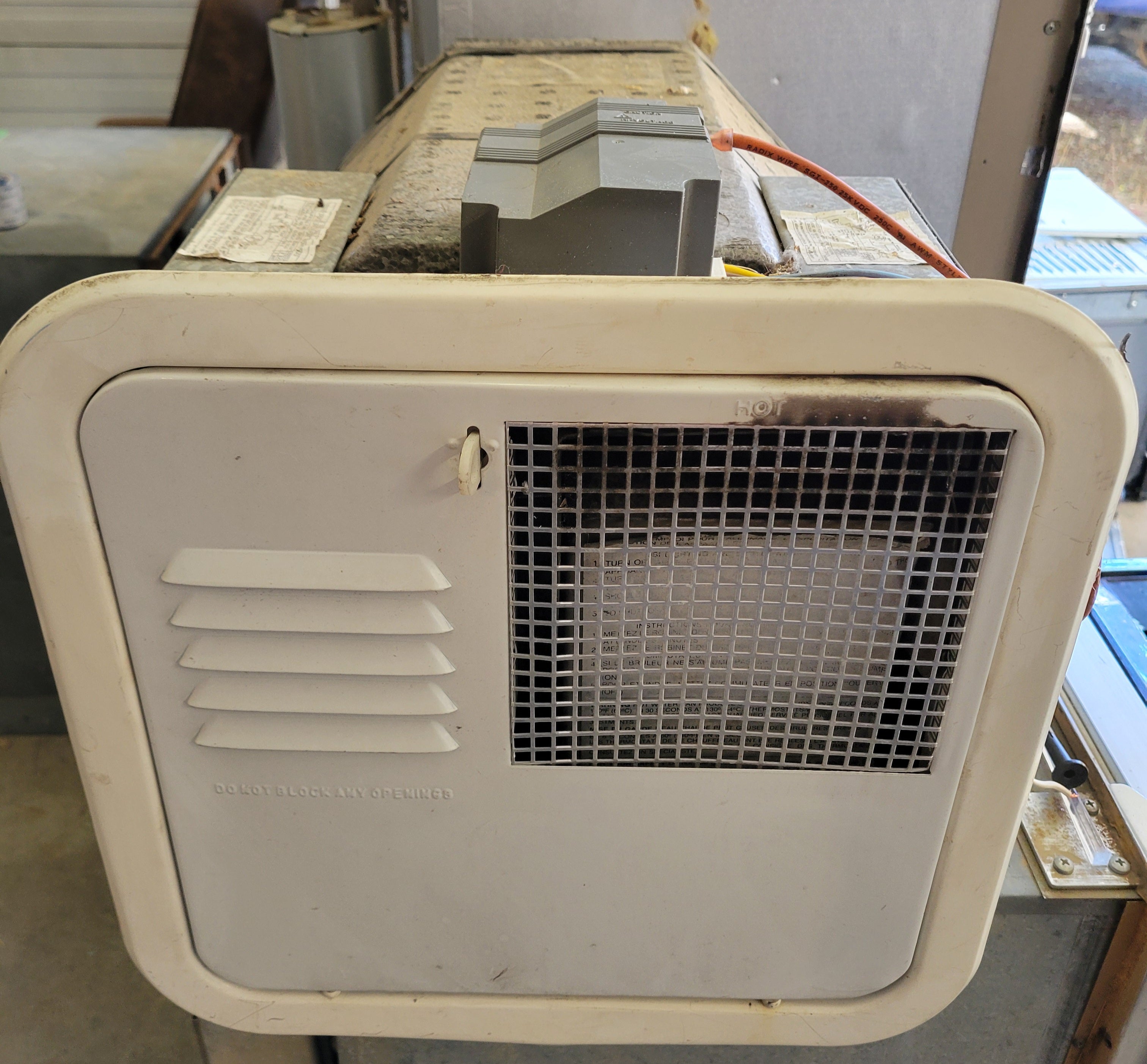 Suburban SW6DE – 6 Gallon RV Hot Water Heater (Propane & Electric) - Used RV Parts