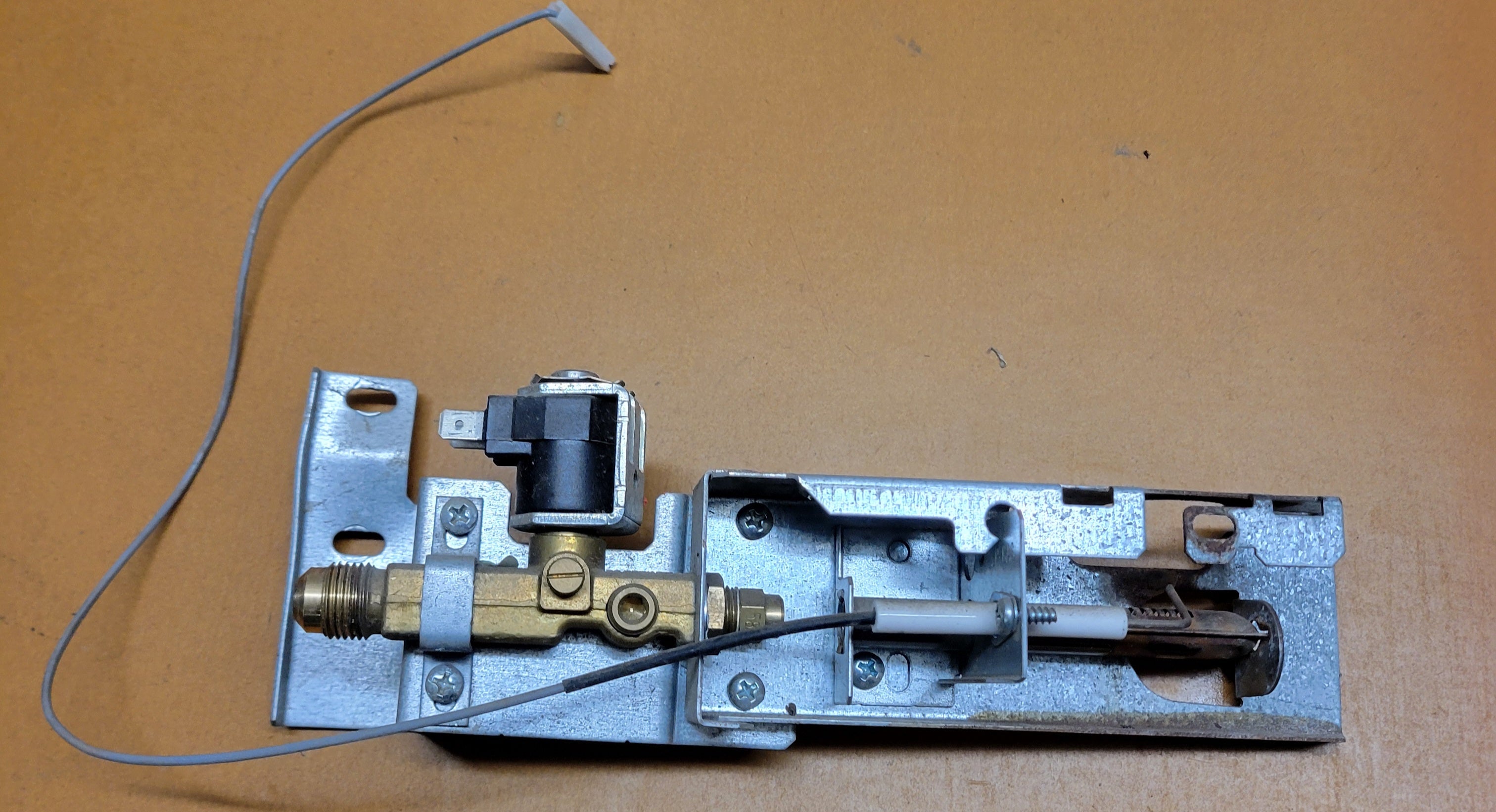 Dometic RM3762 Gas Valve Assembly – 2932615012