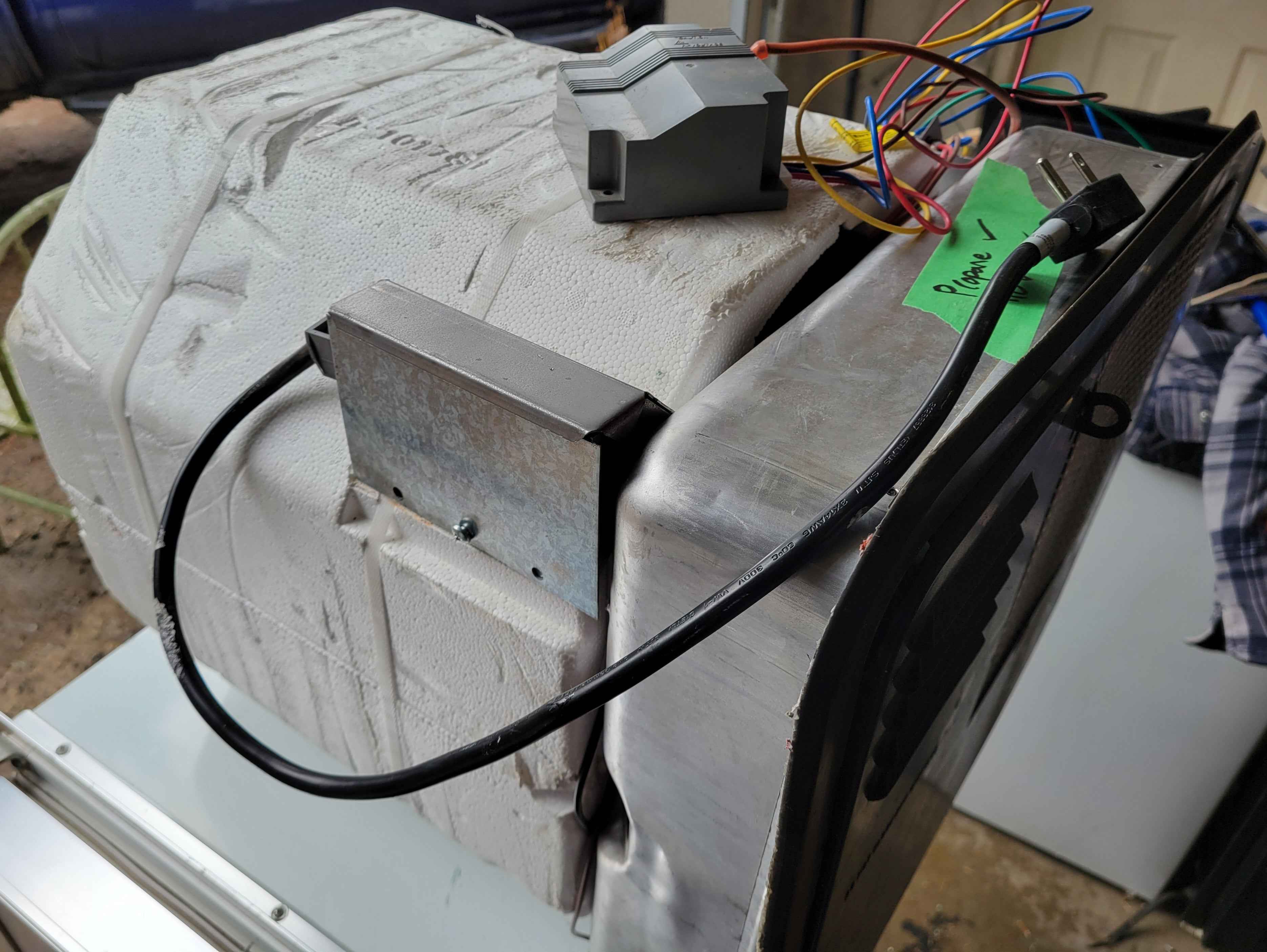 Suburban 12 Gallon RV Hot Water Heater SW12DE – Propane and Electric