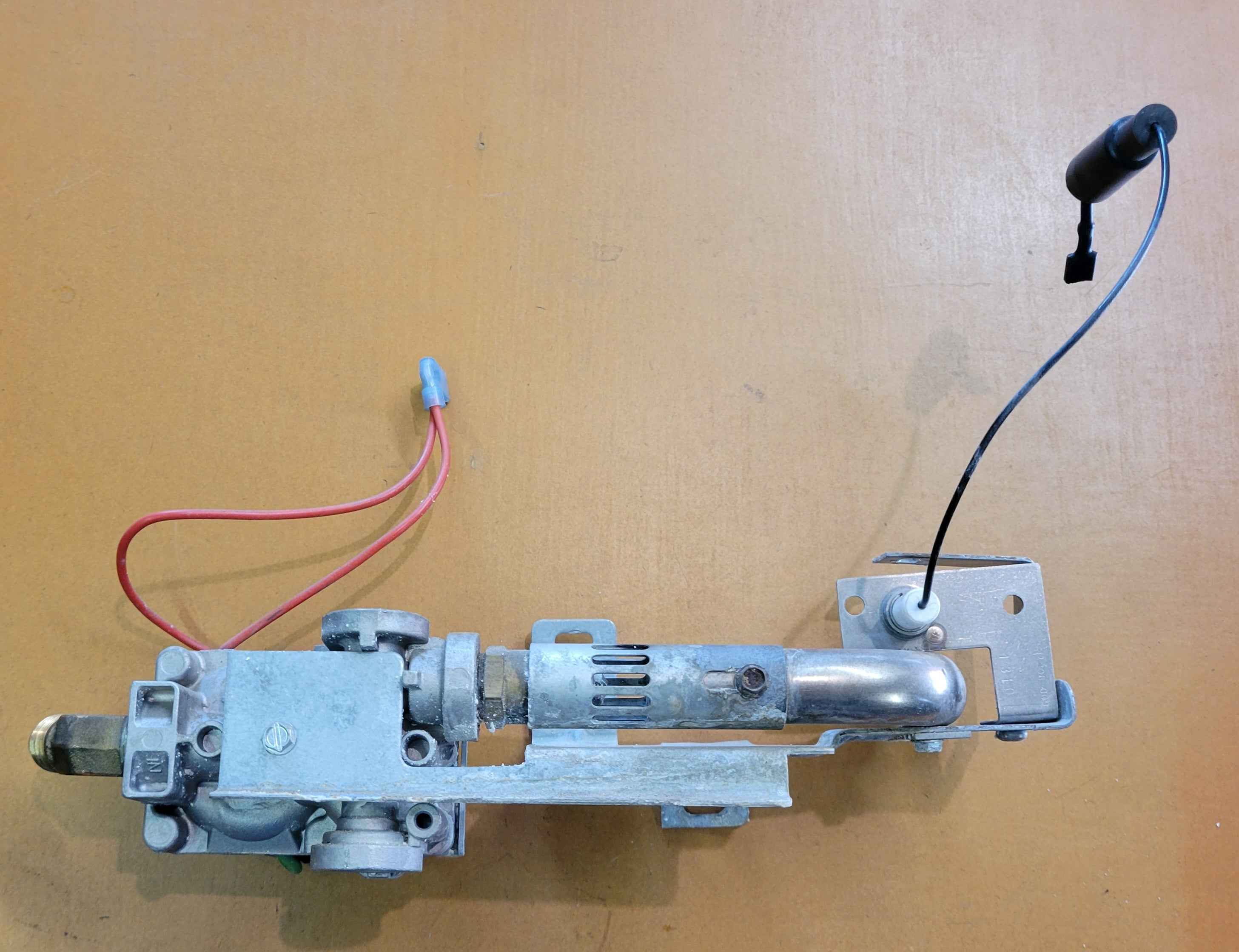 Atwood Gas Valve Burner Assembly with Electrode – 93322 GE16 EXT SP