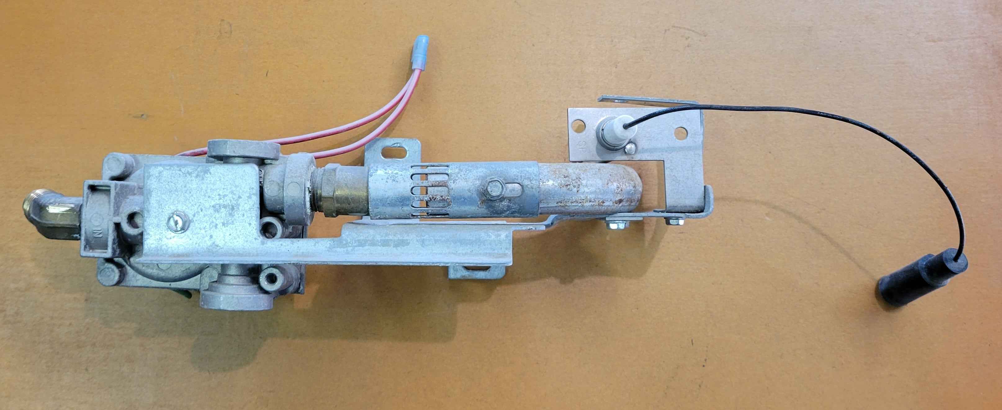 Atwood Gas Valve Burner Assembly with Electrode – 93845