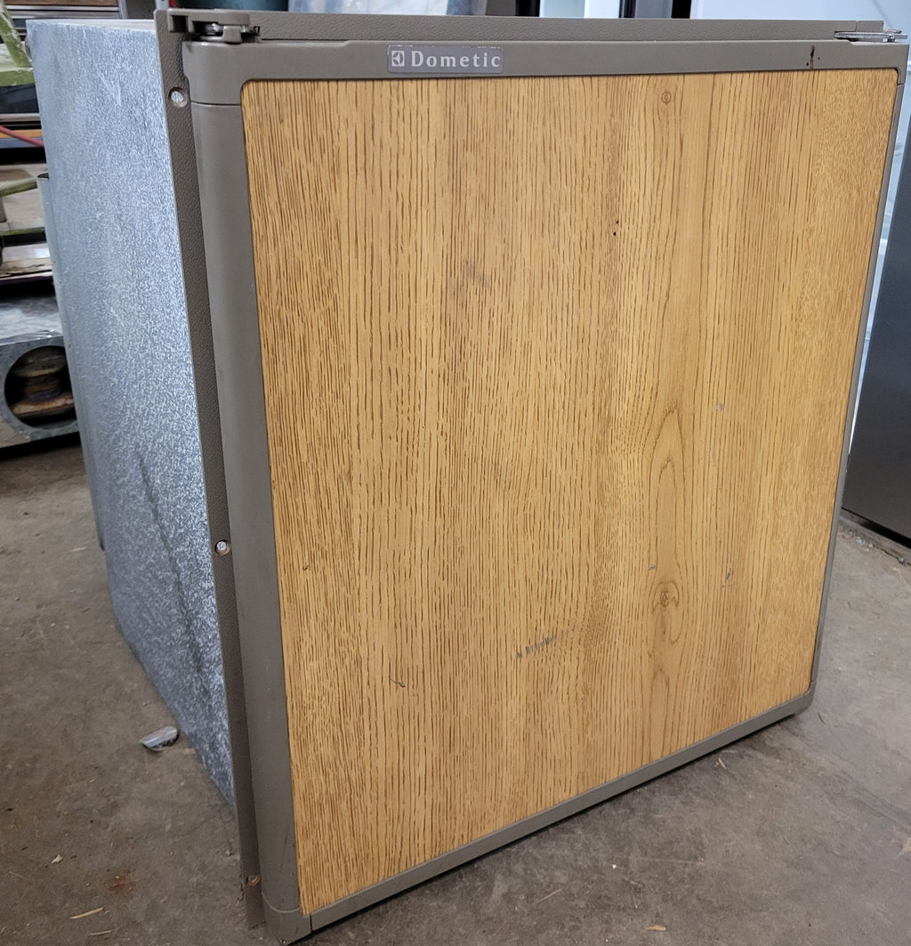 Dometic Rm2193 Dometic RM2193 Propane & 110V RV Fridge