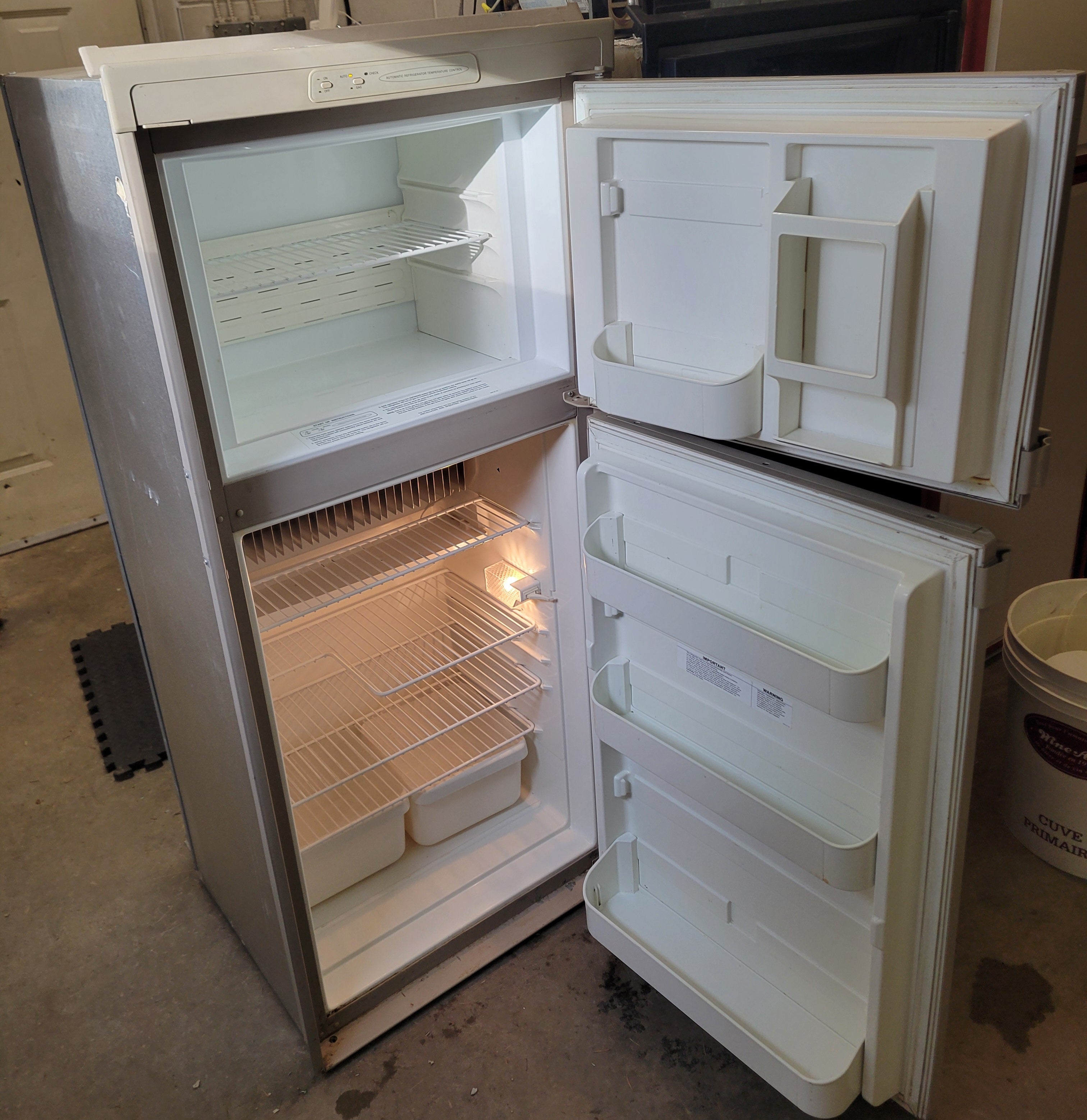 RV Fridge Dometic Rm2652 Propane and Electric 6 Cubic