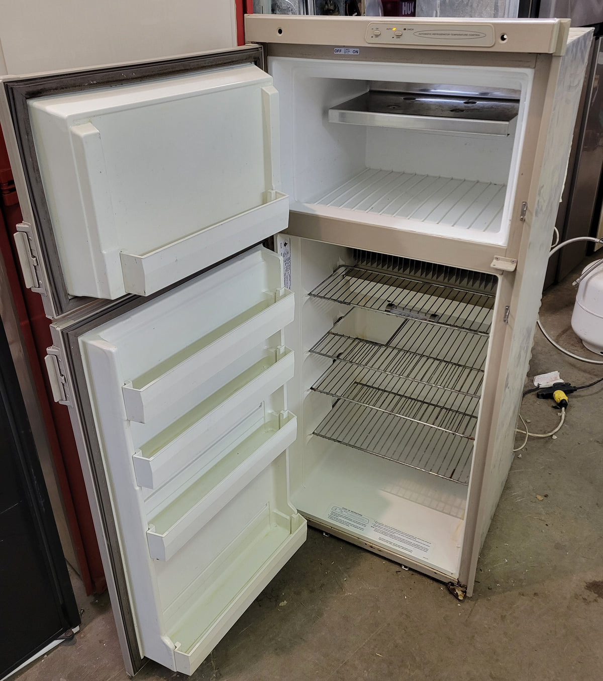 Dometic Rm4606 Dometic Rm2612 Propane and 110v RV Refrigerator